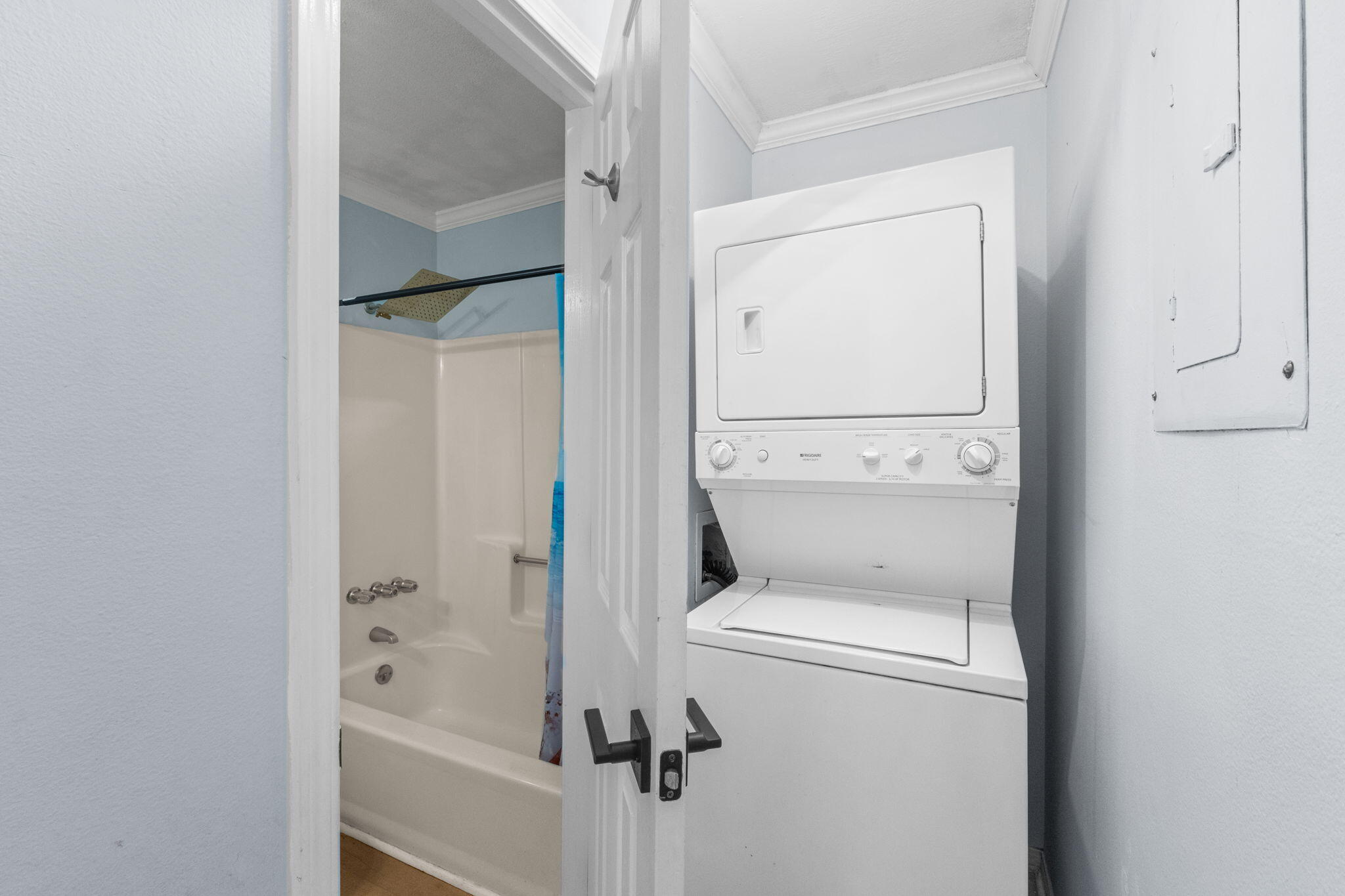 SOUNDWIND CONDO - Residential