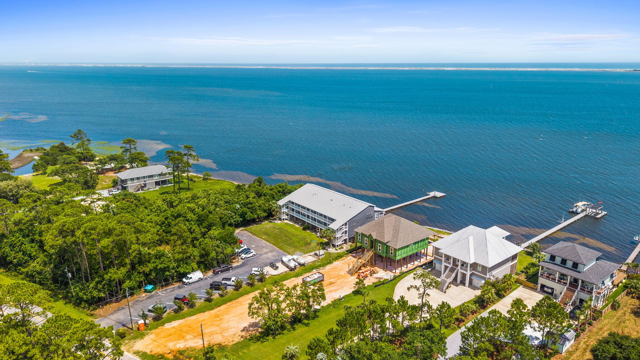 SOUNDWIND CONDO - Residential