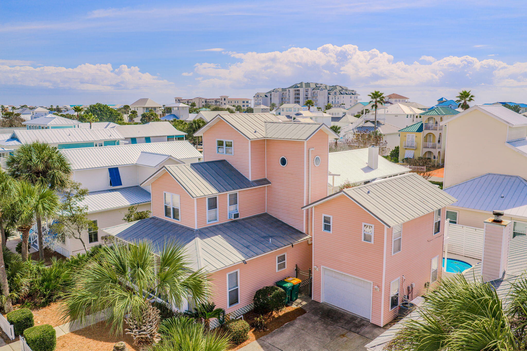 CRYSTAL BEACH COTTAGES - Residential