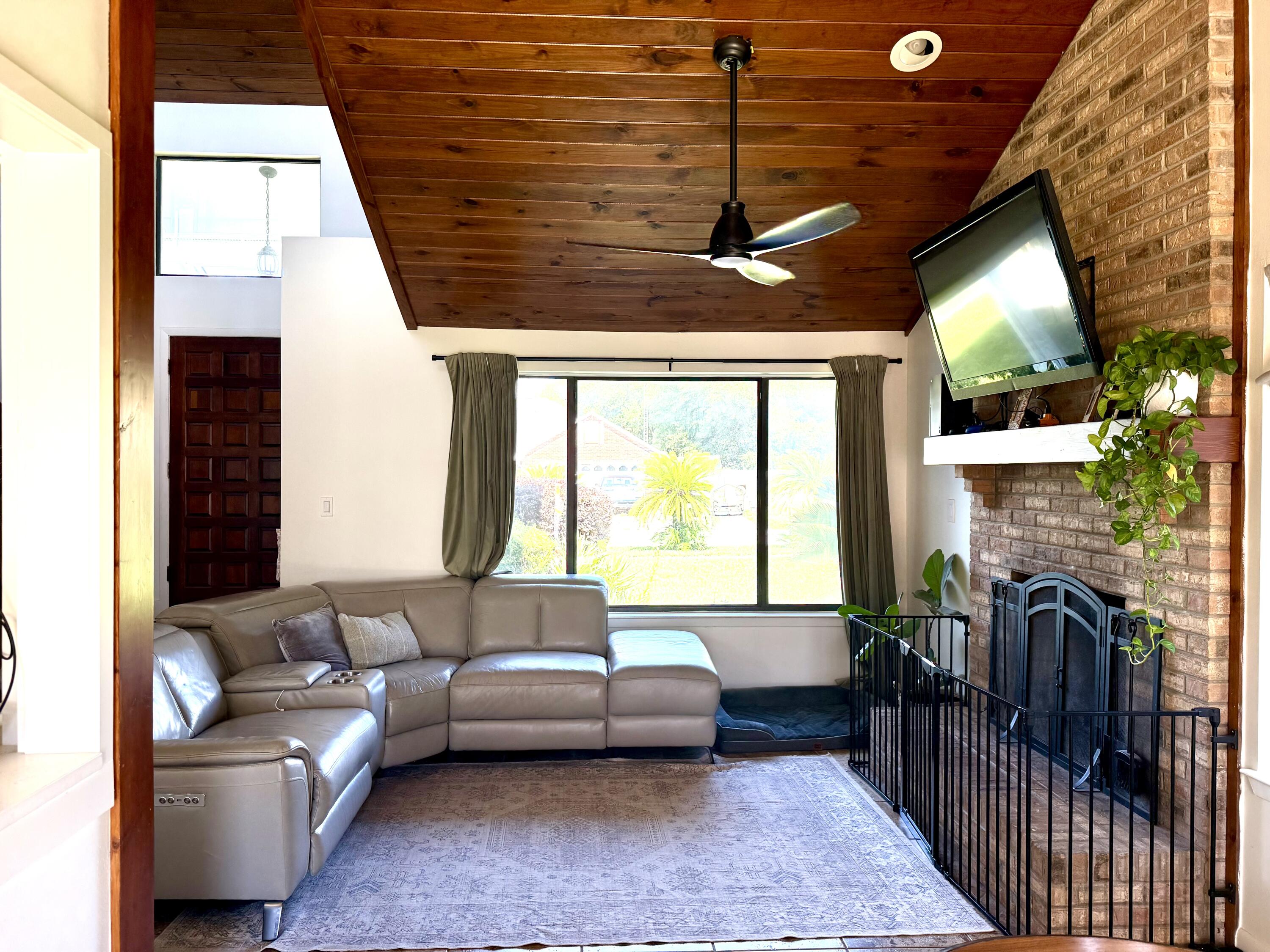 RUSHLIN PARK S/D - Residential Lease