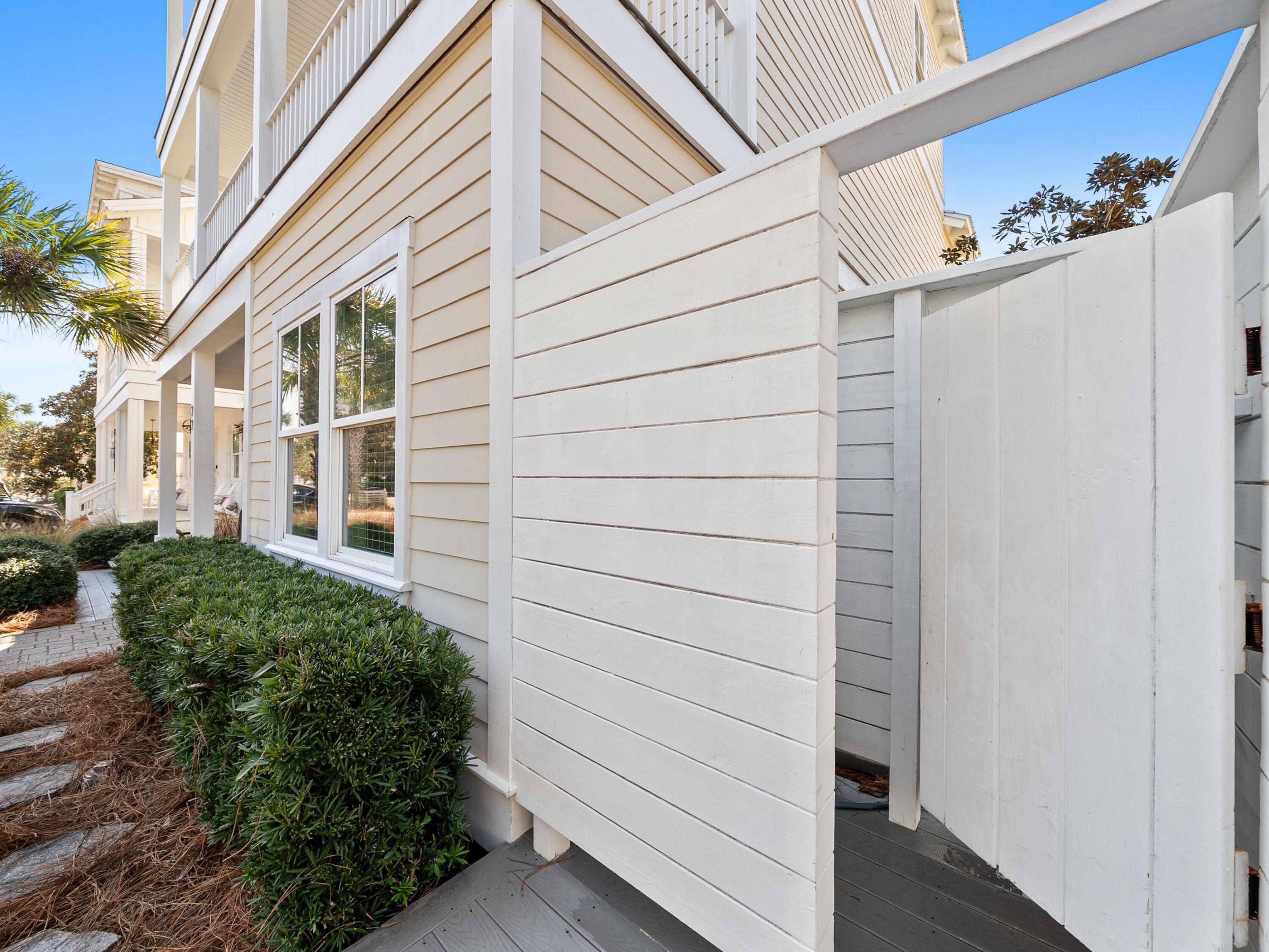LOT 14 MAGNOLIA DUNE S/D LESS THE W 20FT THEREOF - Residential