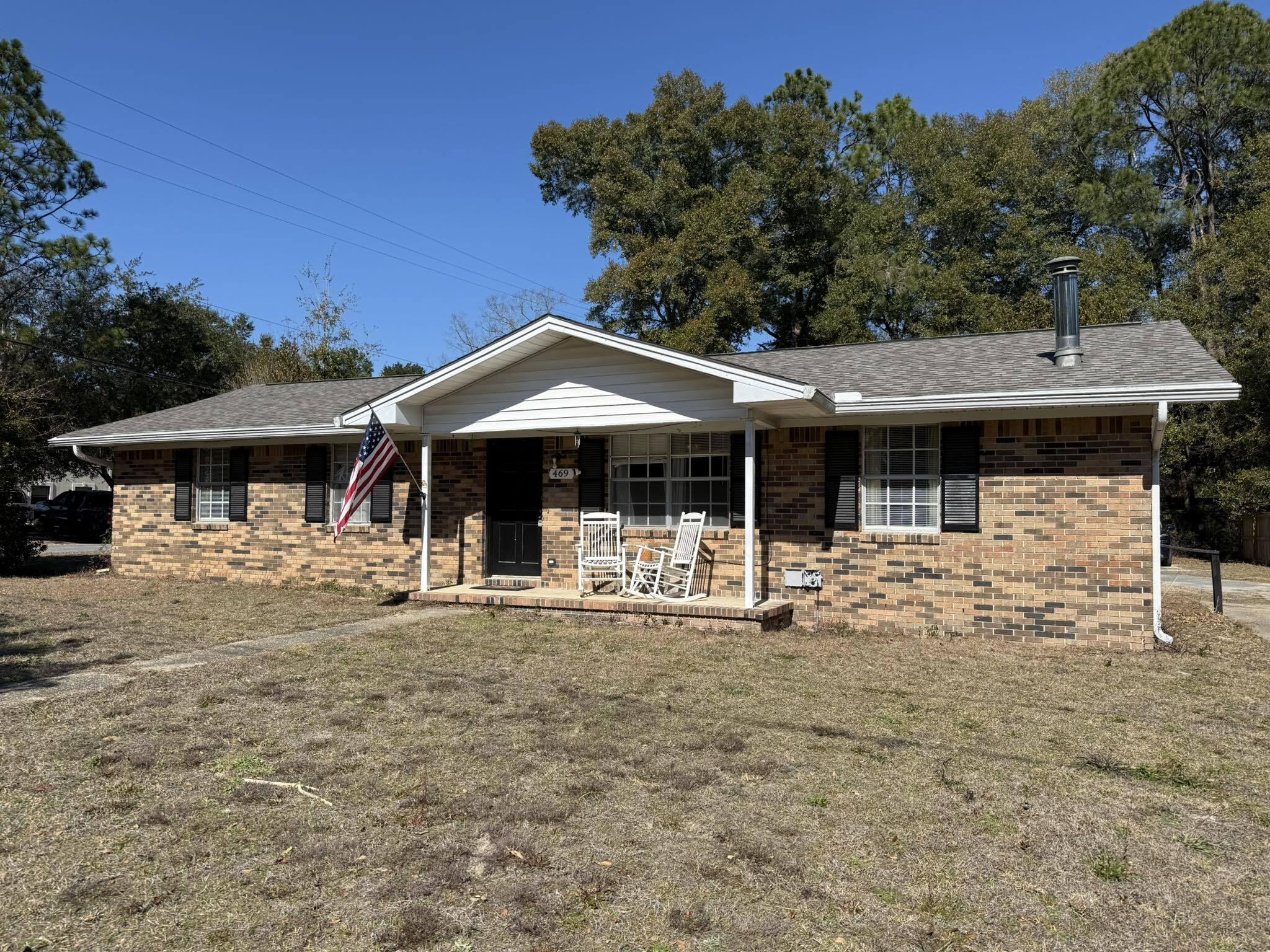 BANK APPROVED SHORT SALE

3 bedroom, 2 bathroom home offering approximately 1,375 square feet of living space on a larger lot in a central location. This property provides a functional layout with comfortable living areas and good potential for a buyer looking to make it their own.