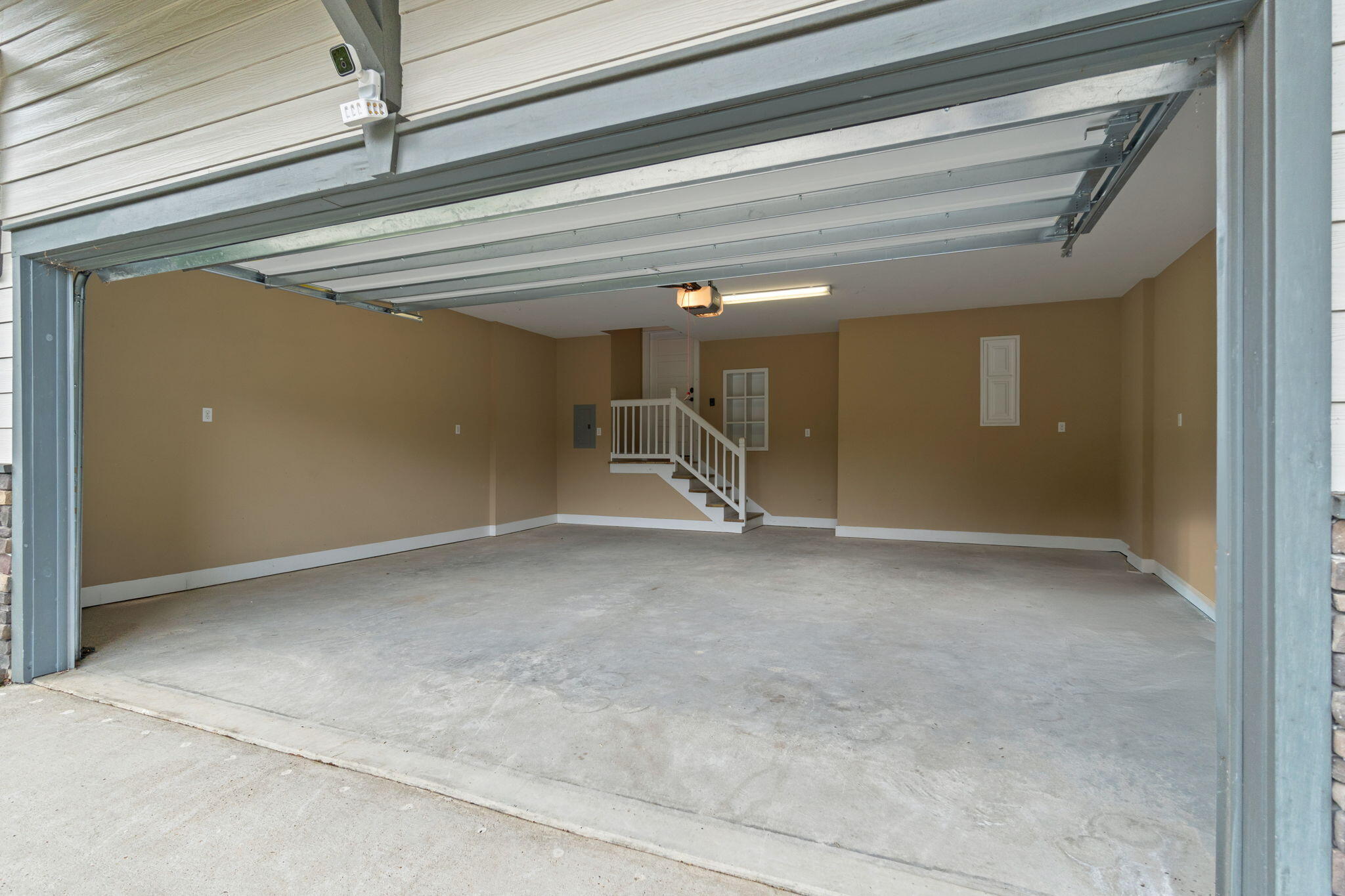 ZARCHARY ESTATES - Residential Lease