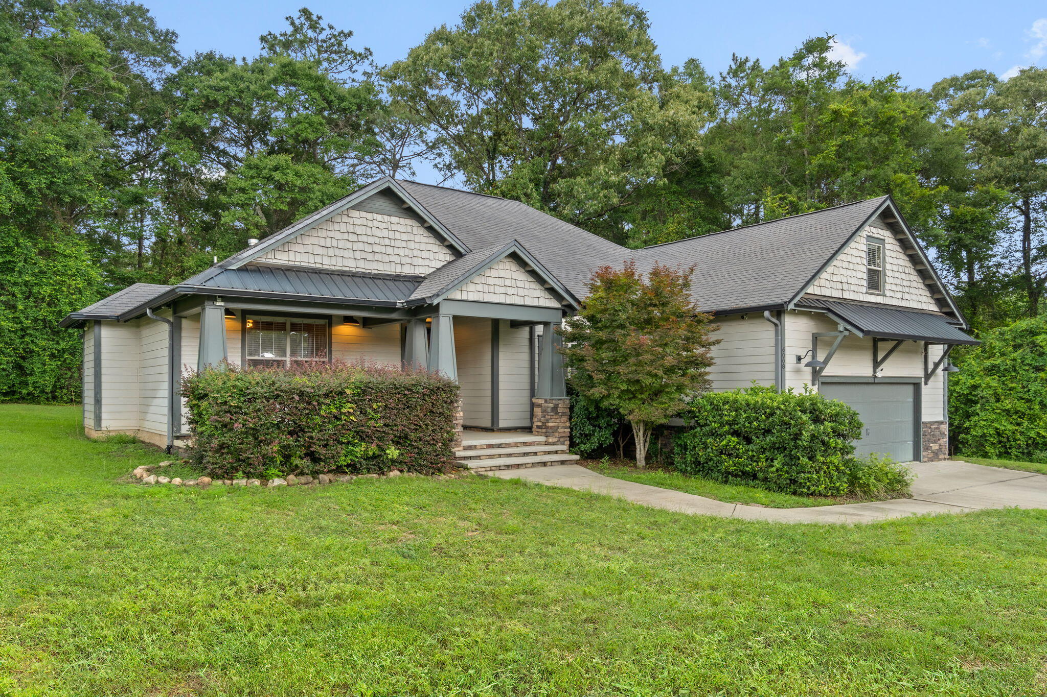 ZARCHARY ESTATES - Residential Lease