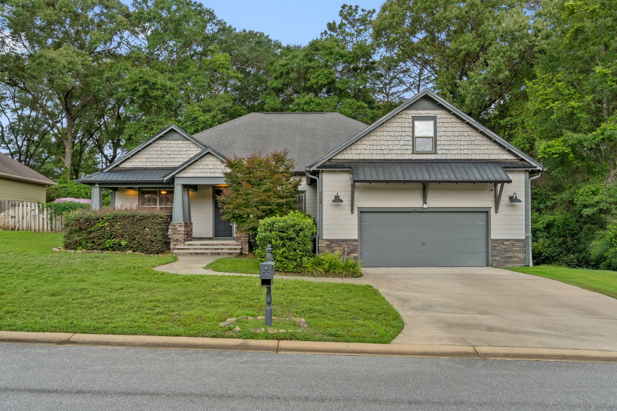 ZARCHARY ESTATES - Residential Lease