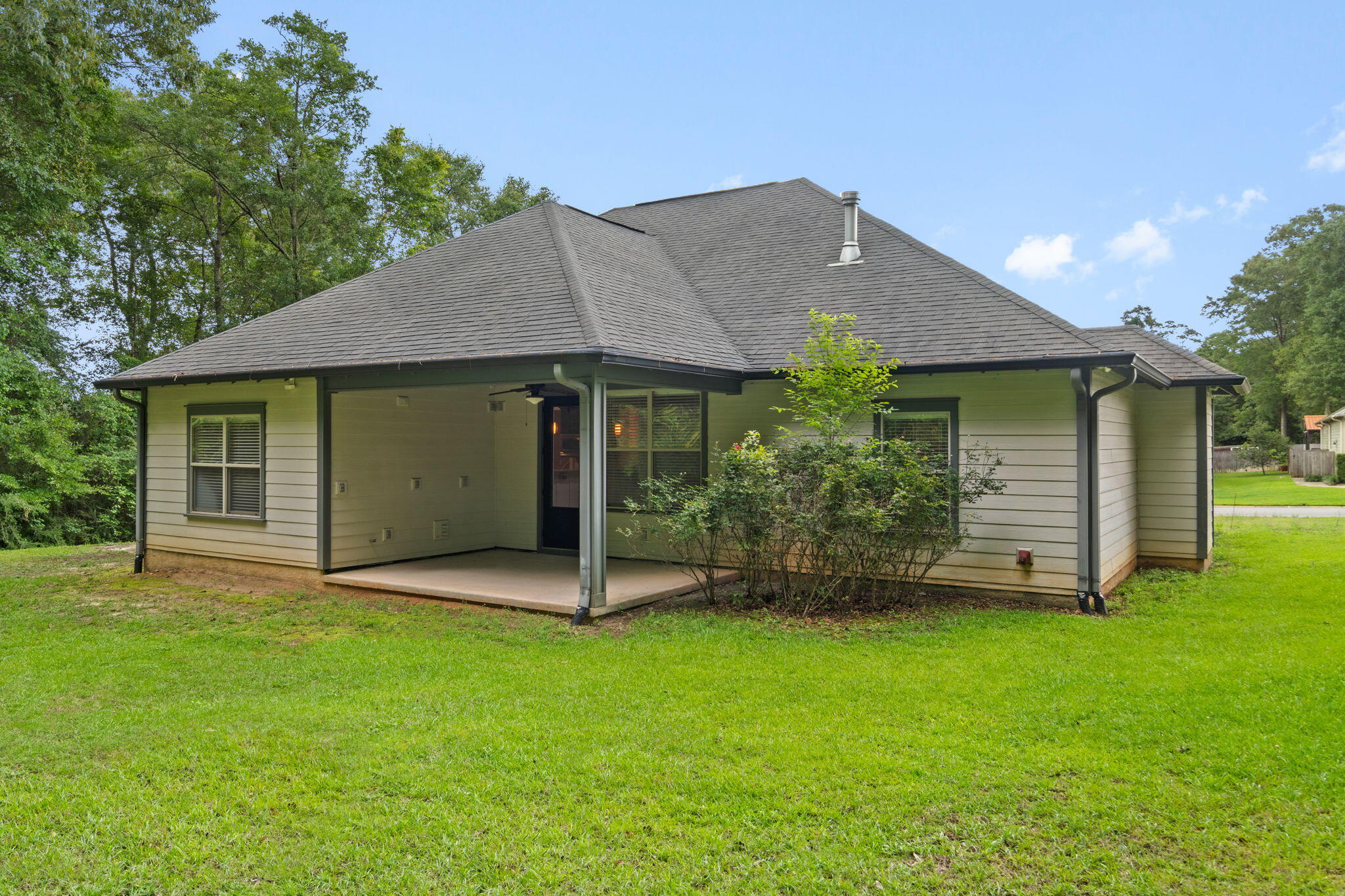 ZARCHARY ESTATES - Residential Lease