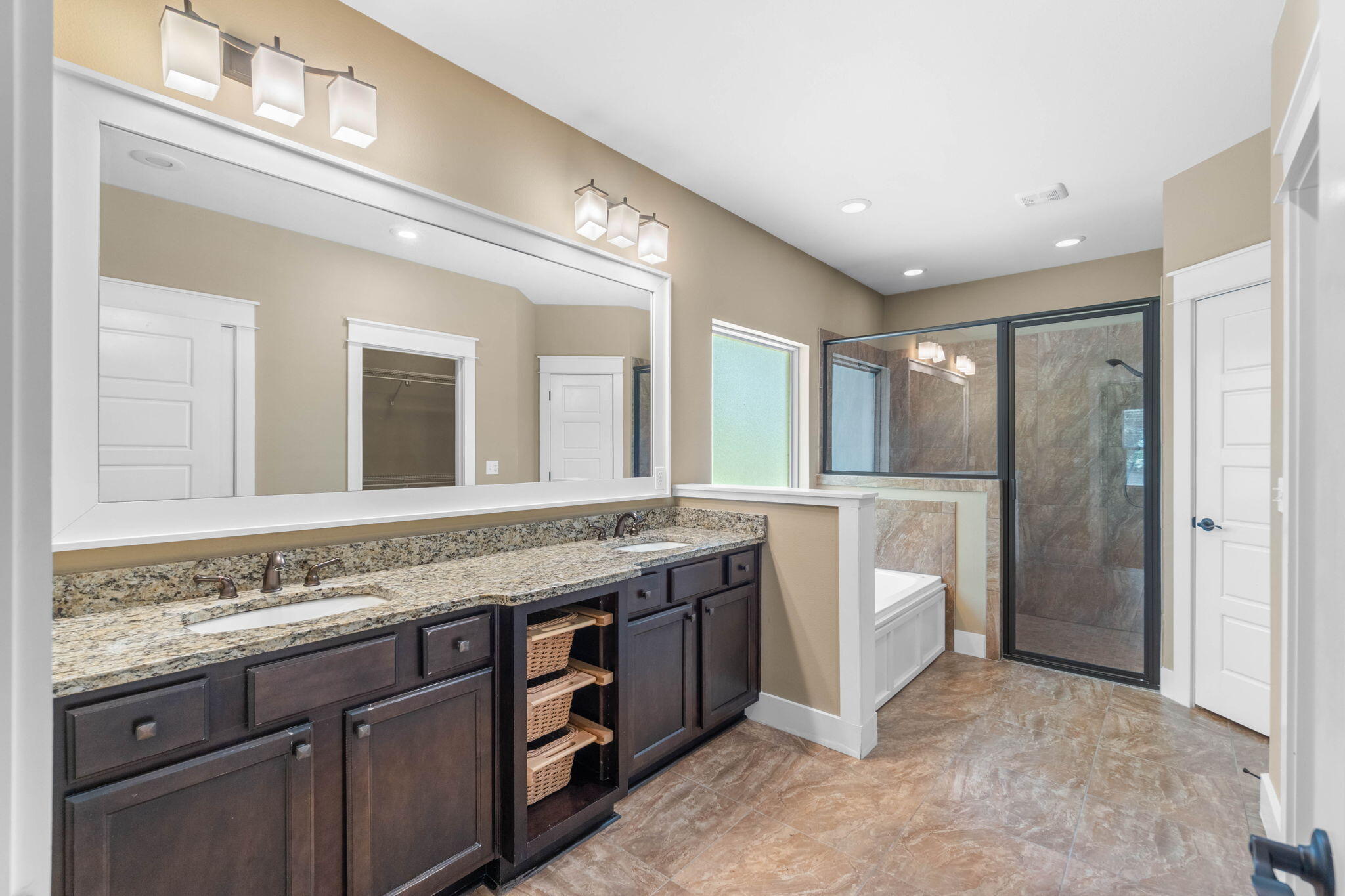 ZARCHARY ESTATES - Residential Lease