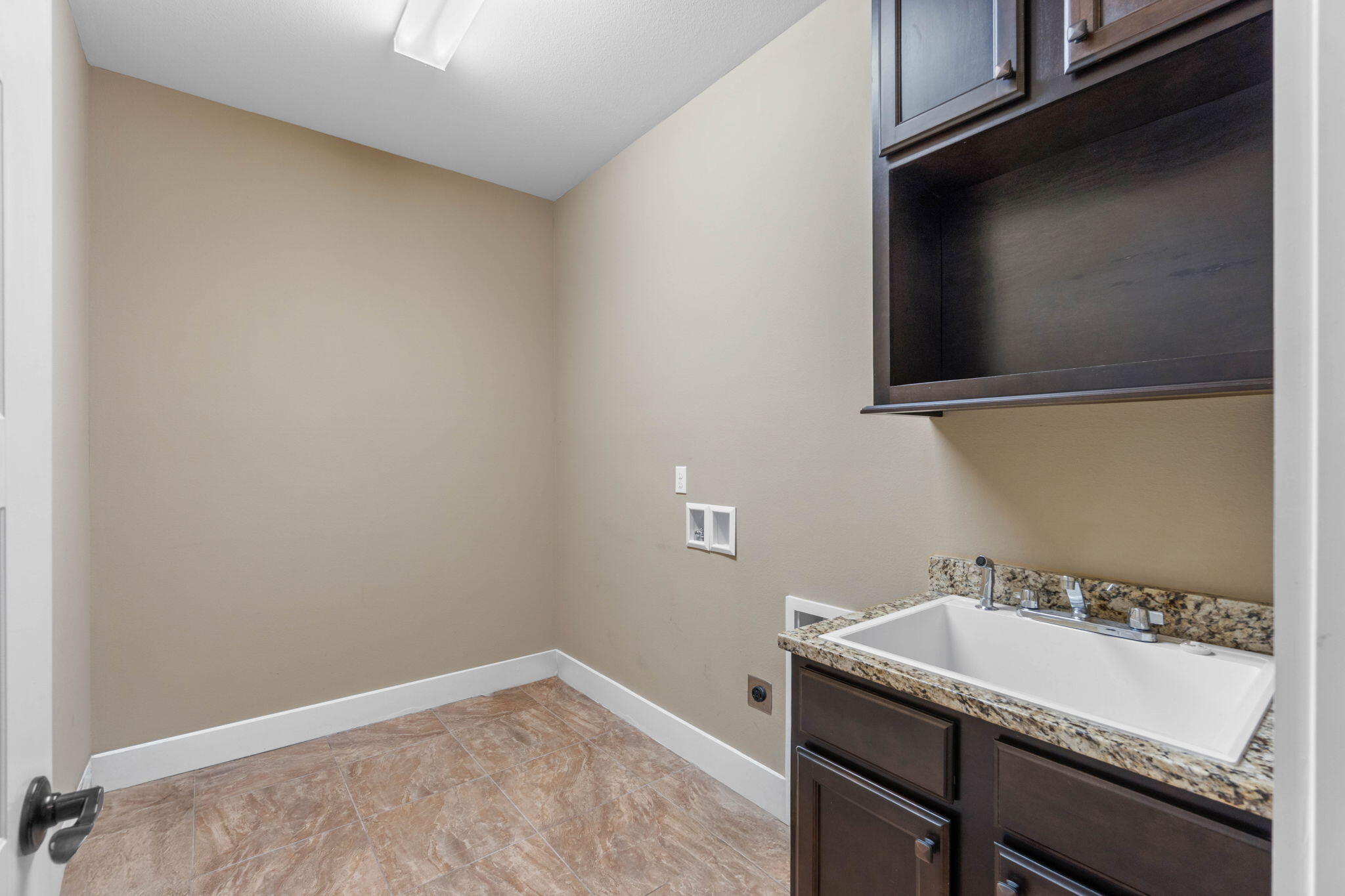 ZARCHARY ESTATES - Residential Lease