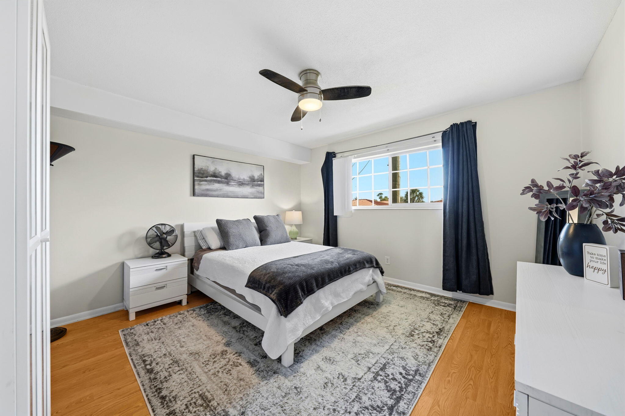 LANDMARK CONDO - Residential