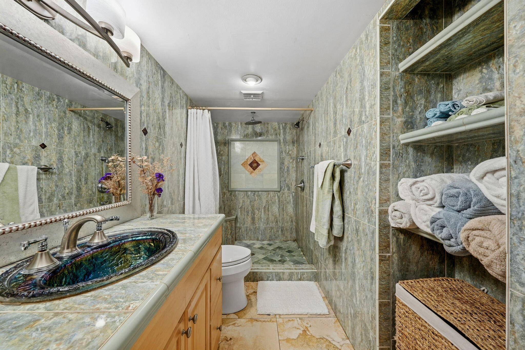 LANDMARK CONDO - Residential