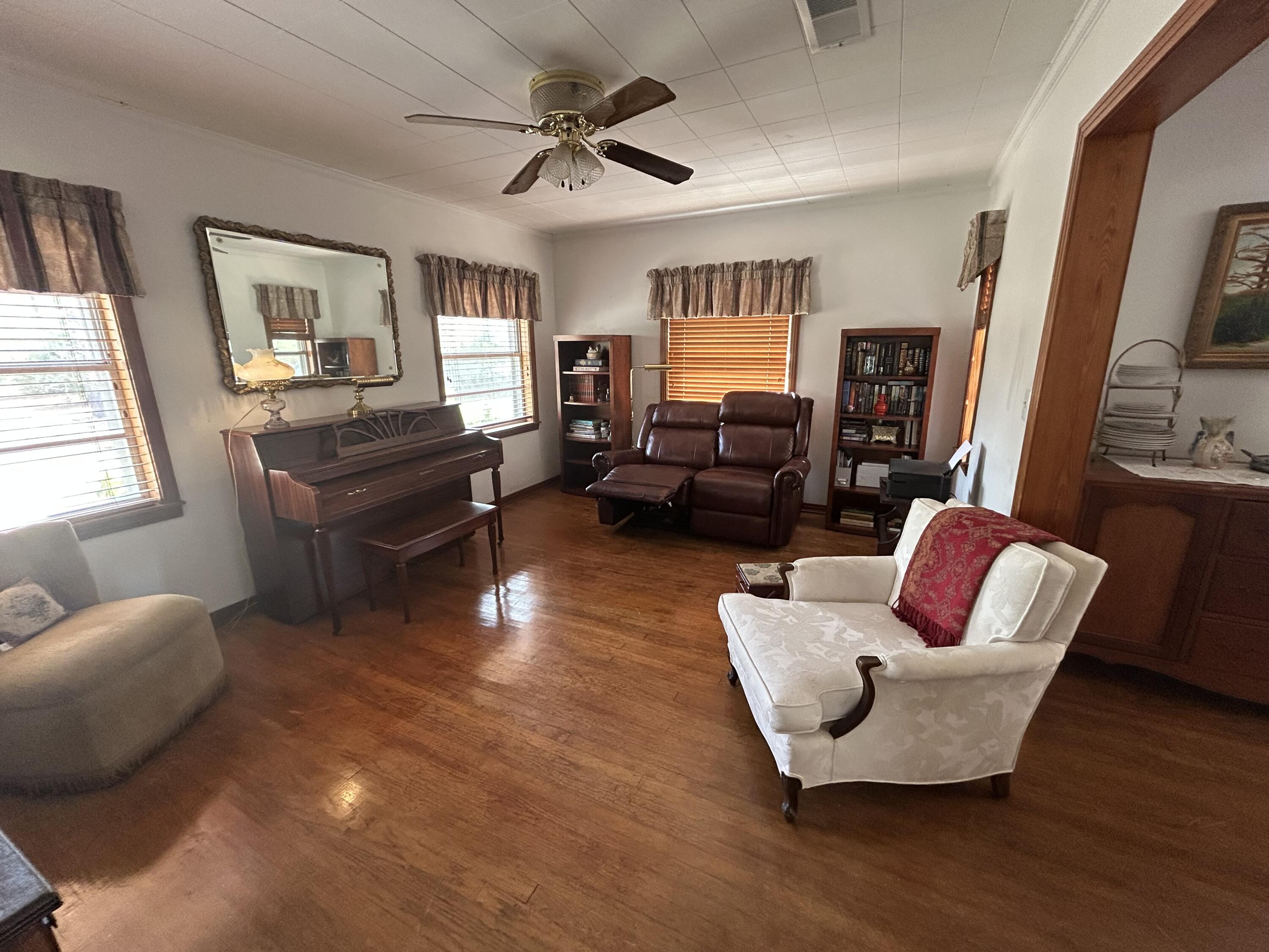 METES & BOUNDS - Residential Lease