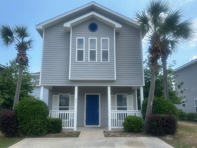 Great Location just minutes to The Best of The Best along Florida's Emerald Coast. This spacious 3-bedroom, 2.5-bath home features an open kitchen & den with a pantry & additional storage below stairs. Primary Bedroom 1st floor with Shower/tub combo & large walk in closet. Side entry to porch offers easy outdoor access for children & pets. Upstairs includes 2 large bedrooms, walk in closets & full bath with shower/tub combo & large walk in laundry room. Fresh Flooring, paint & blinds. Ideally located just North of the beach & Hwy 30A, minutes to Sacred Heart Hospital, Grand Boulevard shopping and dining, Destin's MULTIPLE World-class golf courses & Baytown Marina with great food and fun everyday. Enjoy the pool, beautiful beaches, or take a 5-minute drive to Topsail Preserve State Park.
Some listed photos offer simple simulation updates..