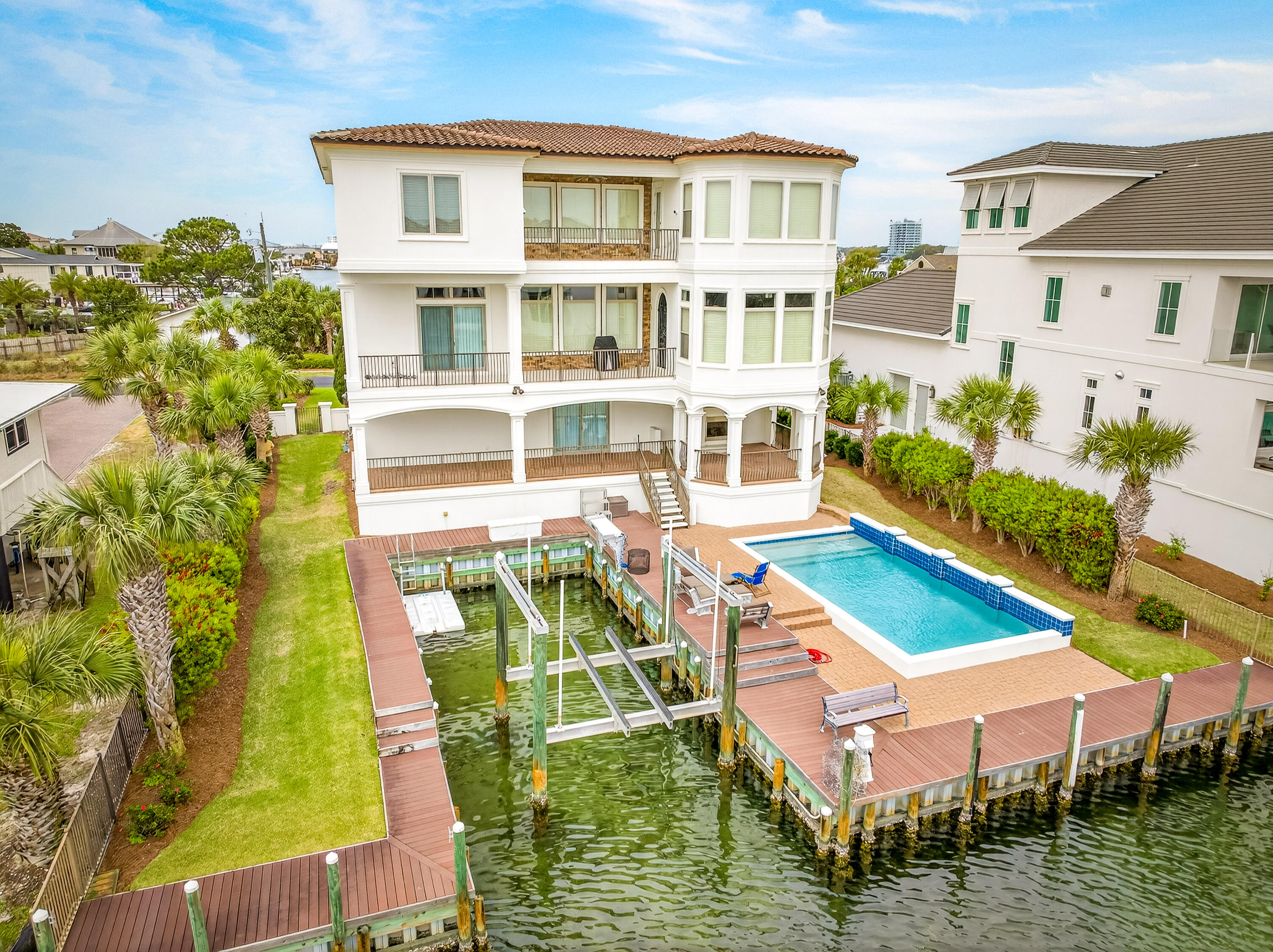 HOLIDAY ISLE - Residential