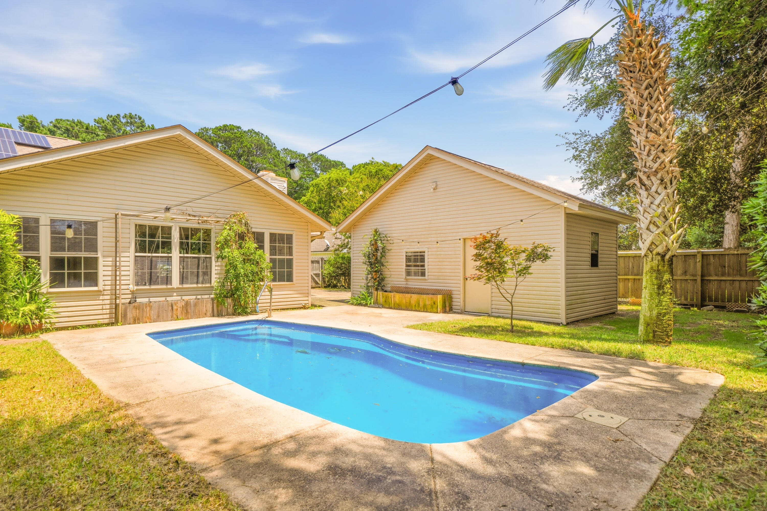 PINEWOOD ESTATES 2 - Residential Lease