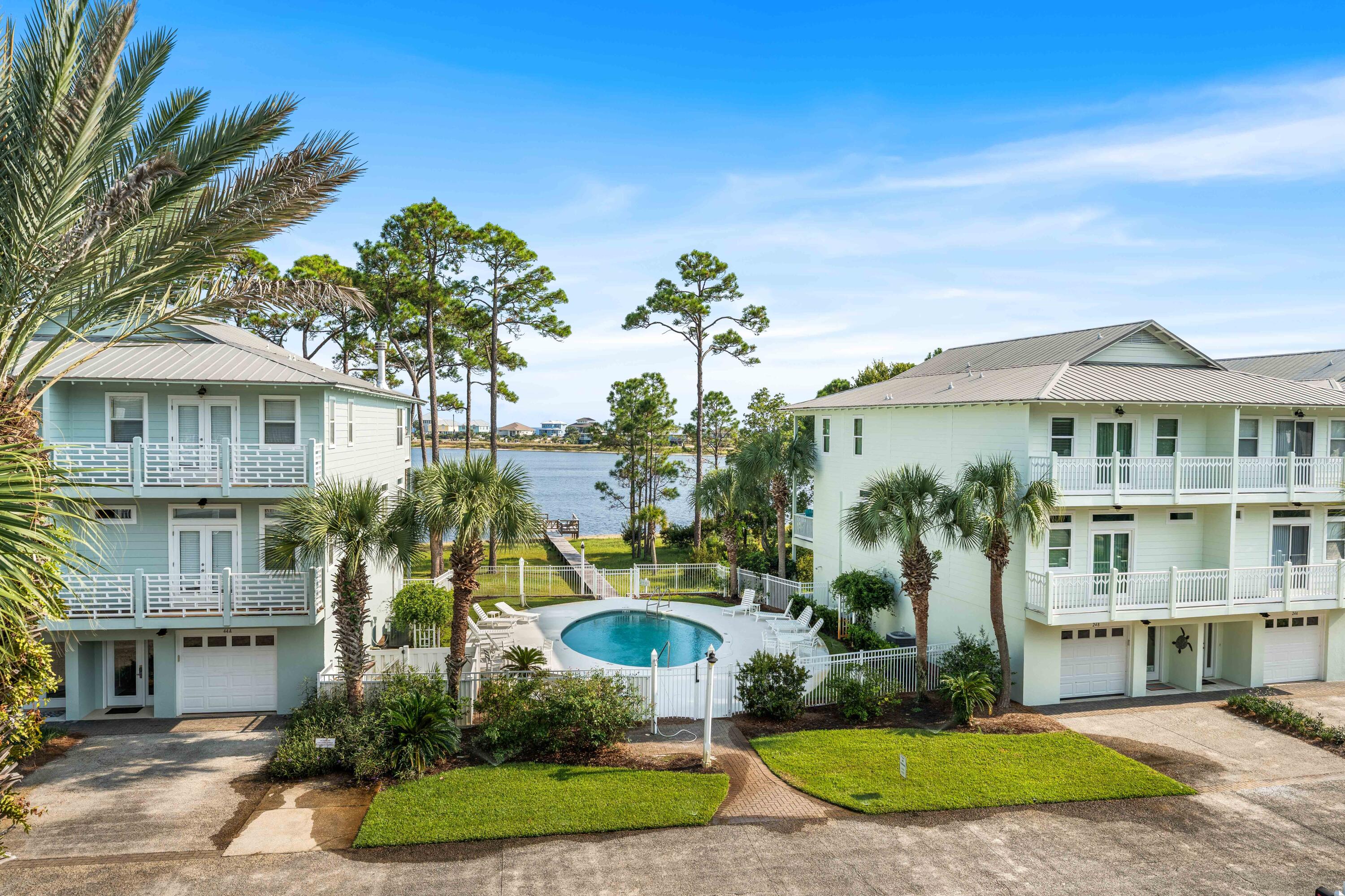 DUNE BREEZE VILLAS - Residential