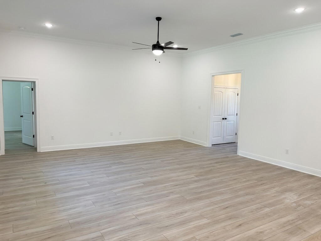 YOUNG OAKS - Residential