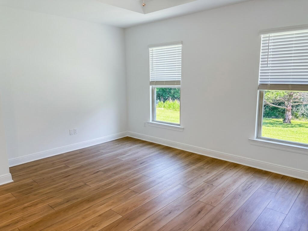 YOUNG OAKS - Residential