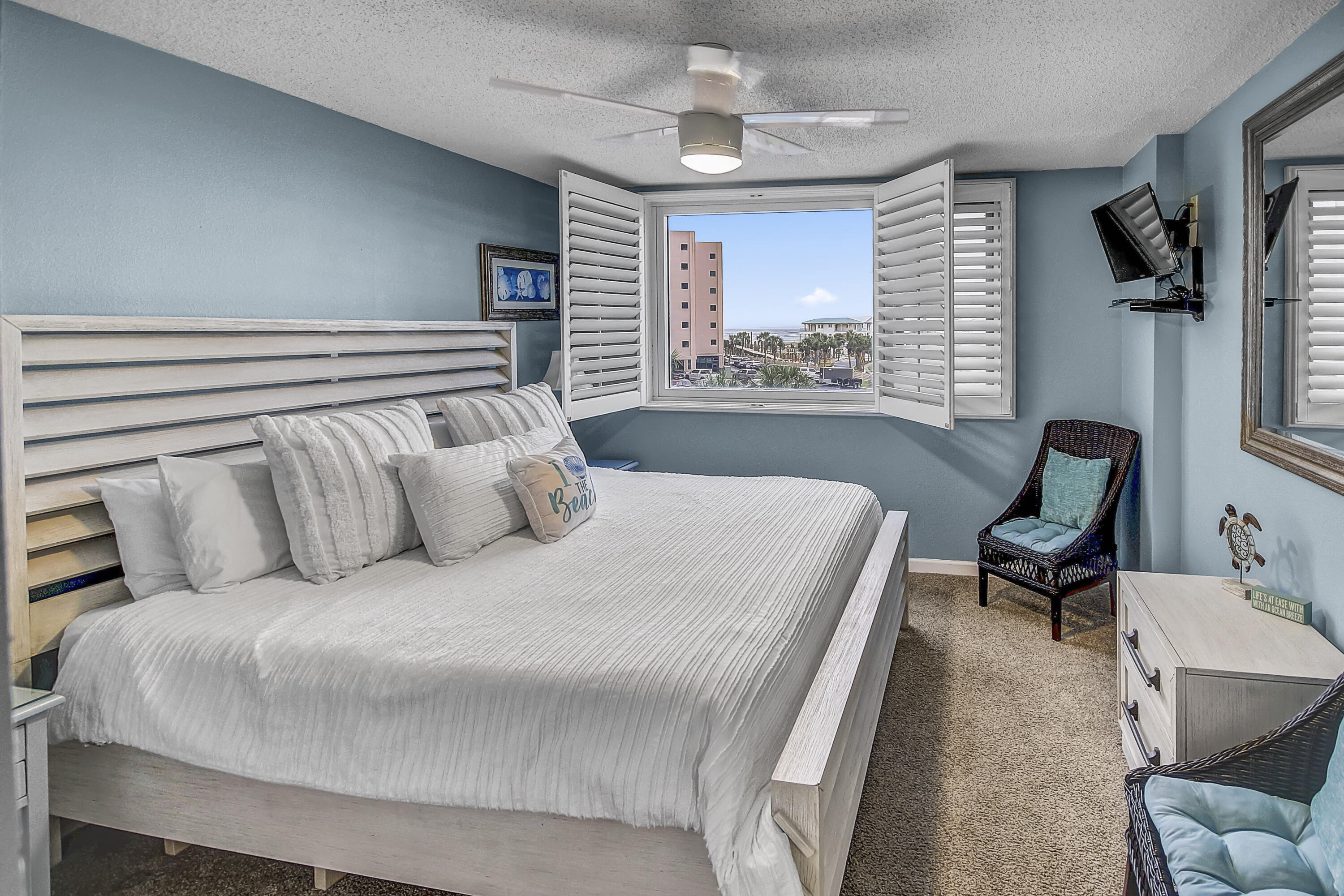 ISLANDER CONDO PH 2 - Residential