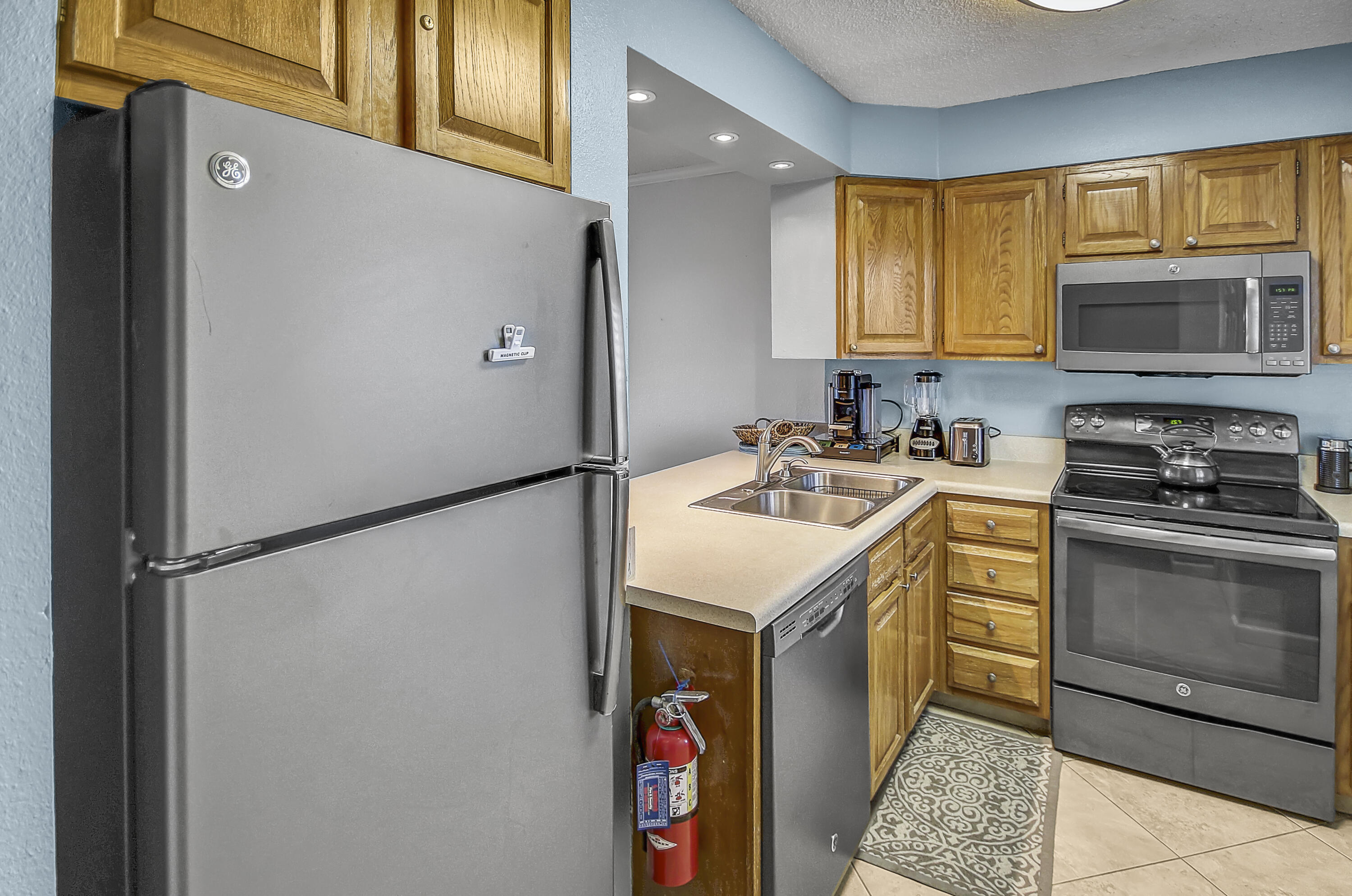 ISLANDER CONDO PH 2 - Residential