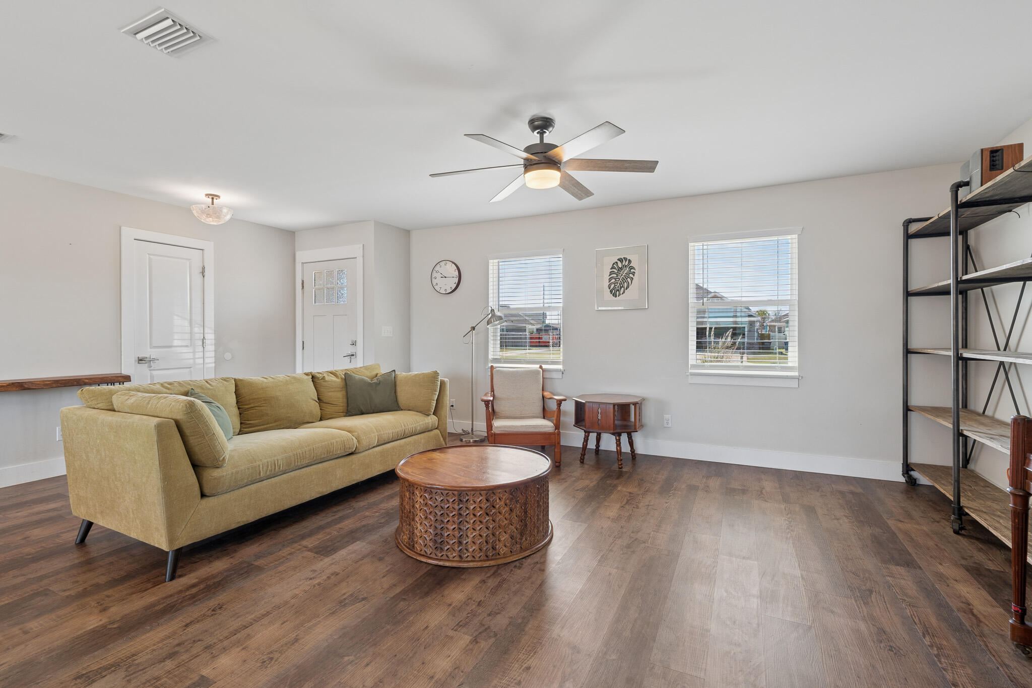 COLLEGE POINT - Residential