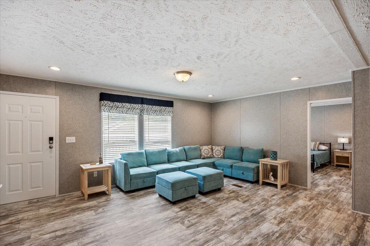 DE GALVEZ HIGHLANDS - Residential