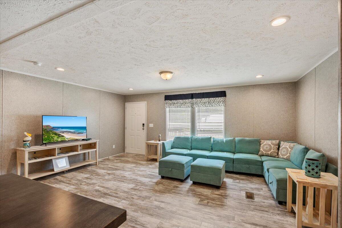 DE GALVEZ HIGHLANDS - Residential