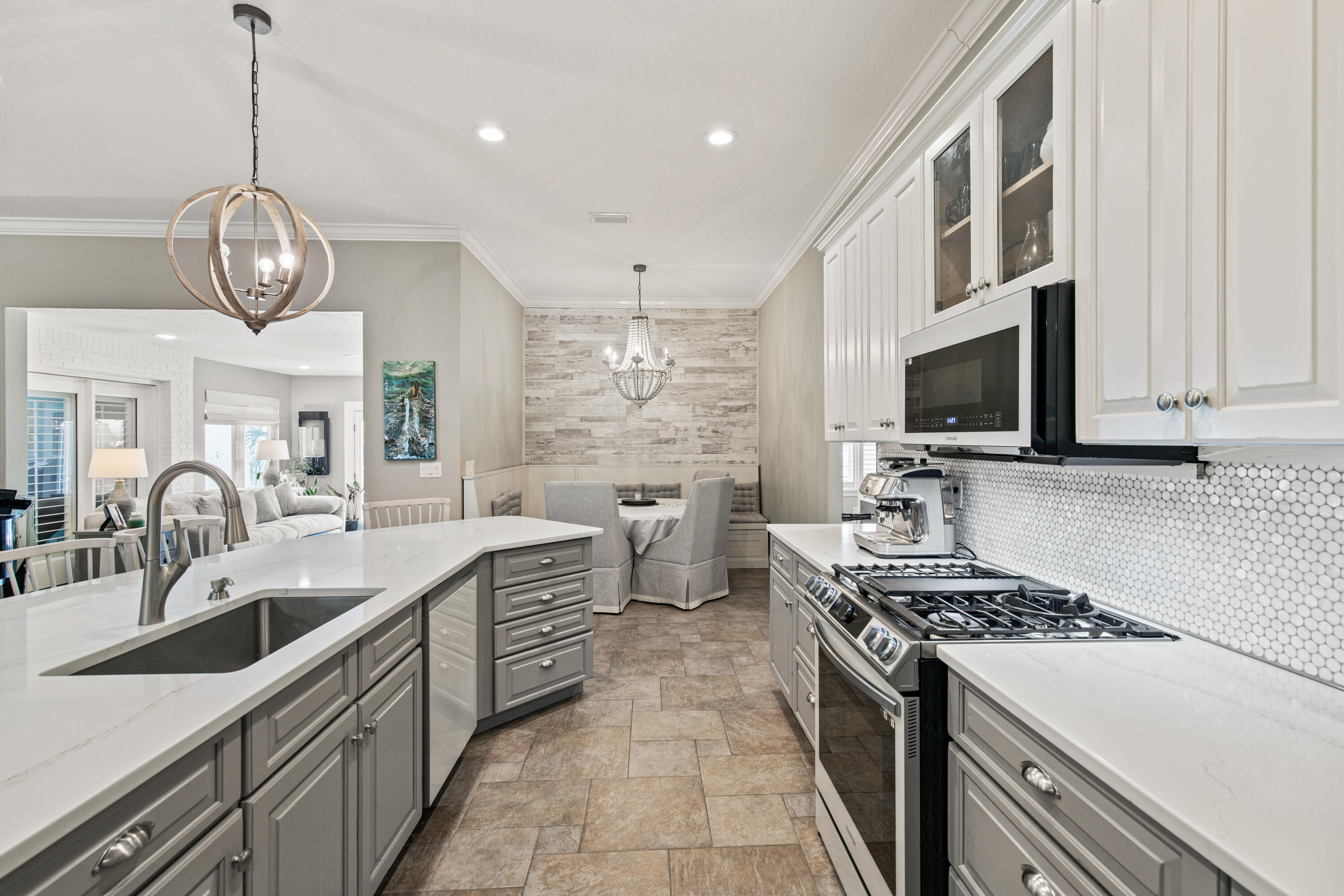 AVALON BEACH ESTATES - Residential
