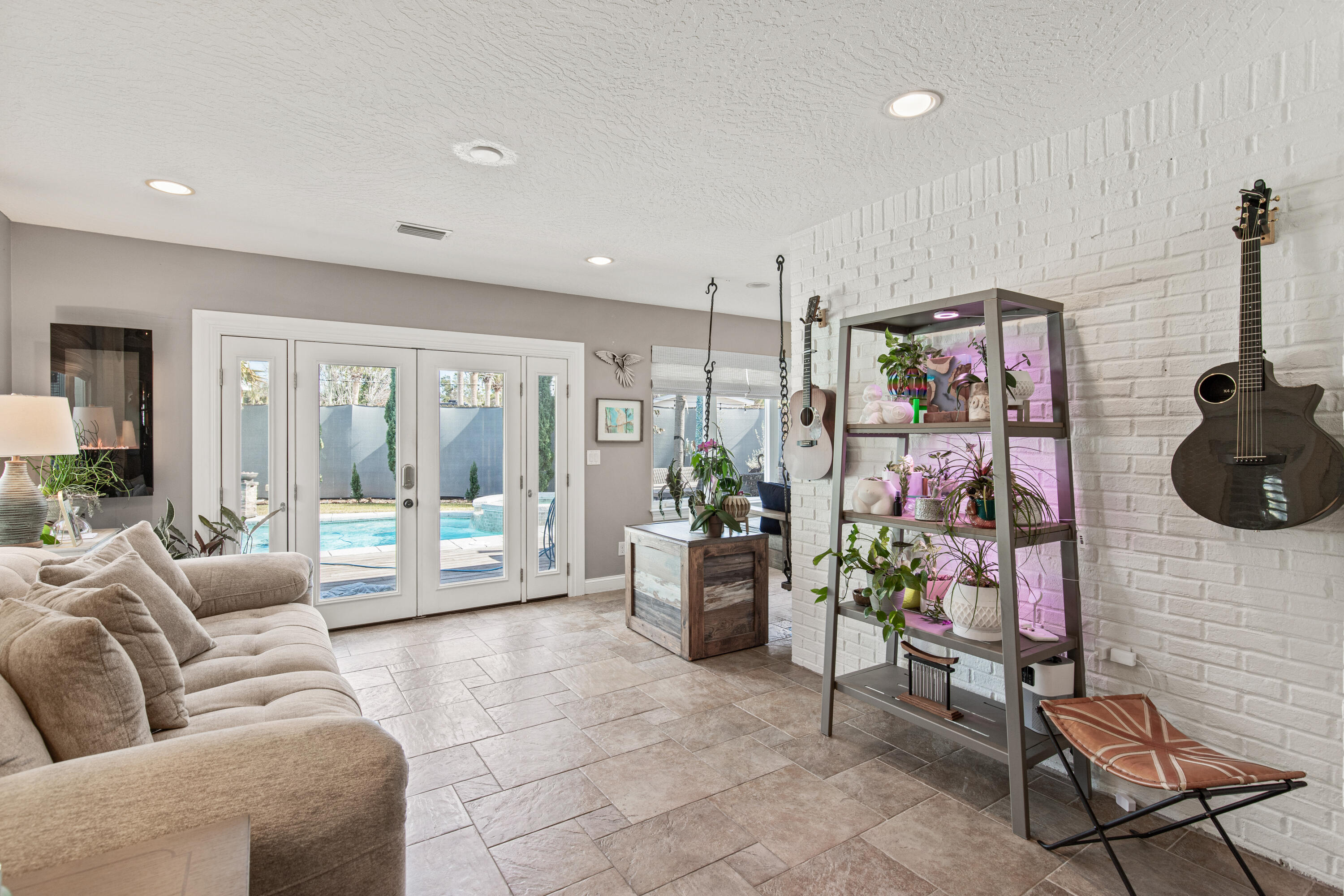 AVALON BEACH ESTATES - Residential