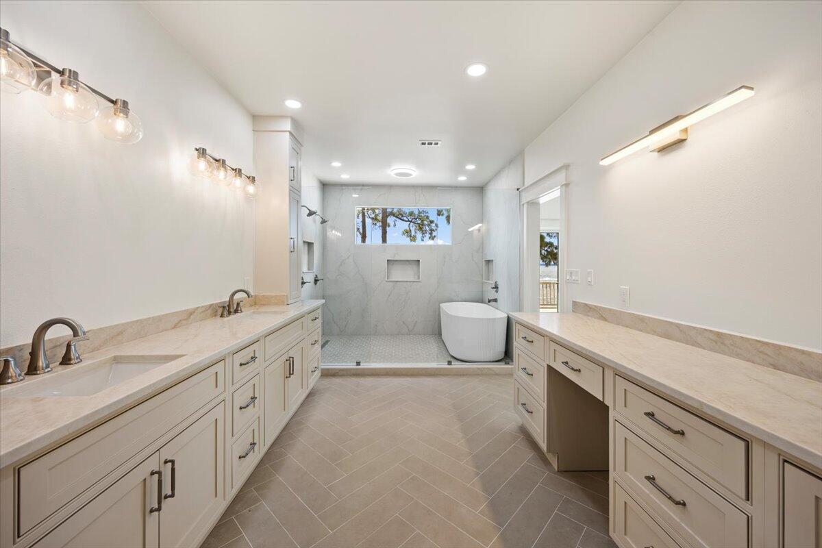 DESTIN MORENO POINT - Residential