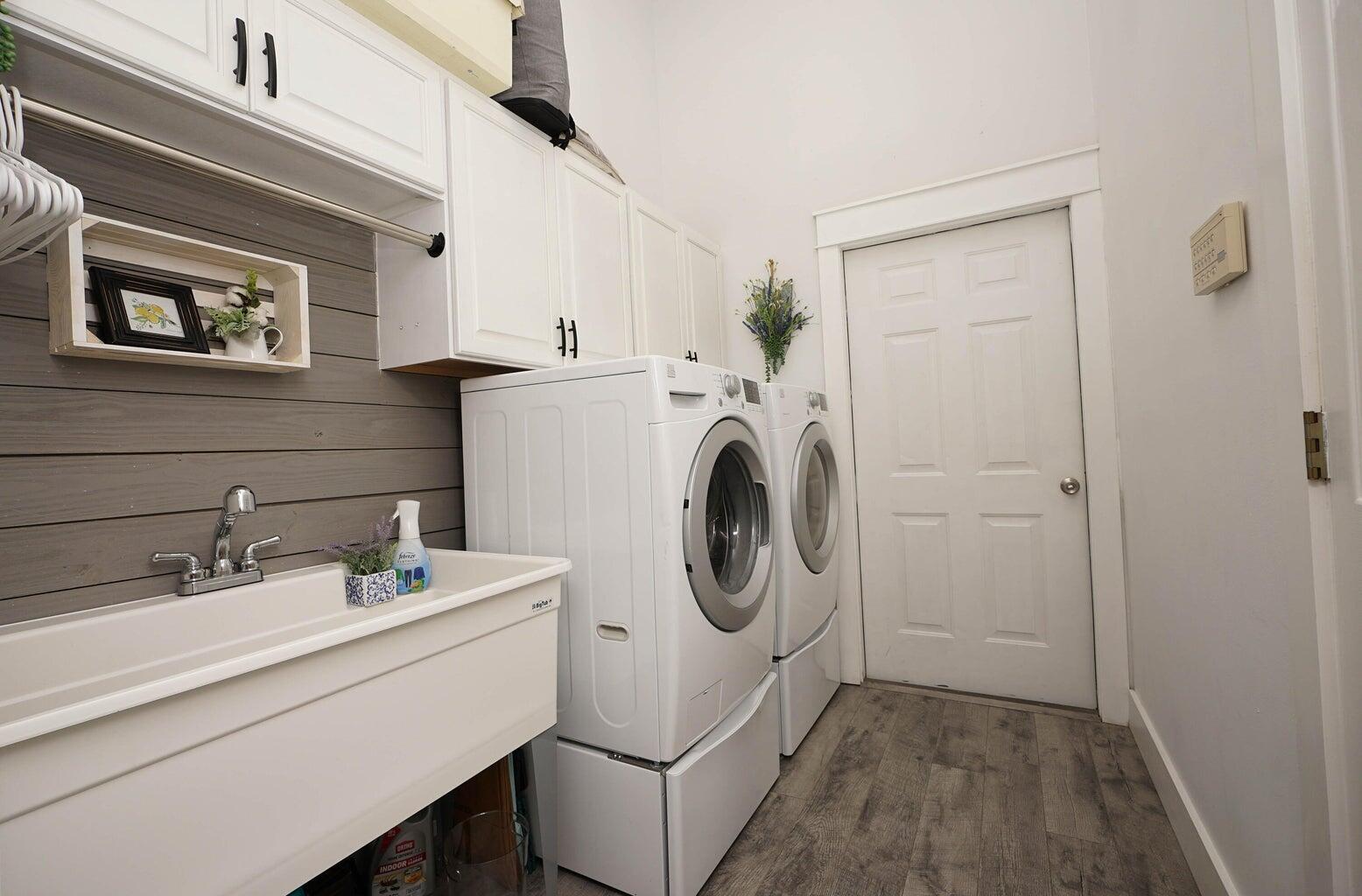 EMERALD BAY PH 1A - Residential Lease