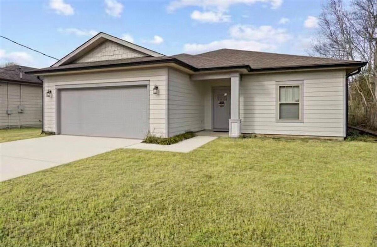 Cute home in a desirable location on the east side of Navarre, offering a convenient commute to both Hurlburt Field and Eglin Air Force Base. Just a short drive away, you can enjoy the beautiful white sands of Navarre Beach, where the peaceful waters of the Santa Rosa Sound meet the emerald waters of the Gulf of Mexico.
Conveniently located near local shopping and dining, this home offers both comfort and accessibility, making it an attractive option for a variety of buyers.
Inside, you'll appreciate the thoughtfully designed split floor plan, with the primary bedroom located on one side of the home and the guest bedrooms on the opposite side for added privacy. The primary bathroom features a tiled shower and dual vanities, creating a functional and comfortable retreat. The kitchen is equipped with granite countertops throughout, a center island, and stainless steel appliances, along with a welcoming dining area perfect for everyday meals or entertaining. The open floor plan allows the kitchen, dining, and living spaces to flow together, making it easy to enjoy time with family and friends.
Step outside to a fully fenced backyard, offering plenty of space for pets, play, or relaxing outdoors.
With its great location, practical layout, and inviting features, this home is ready to welcome its next owners.