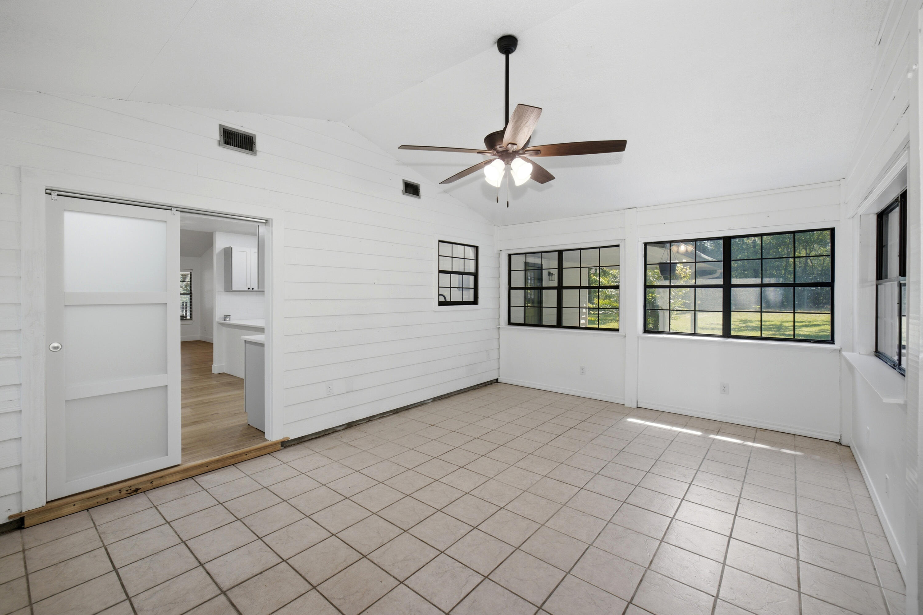 HICKORY SHORES - Residential