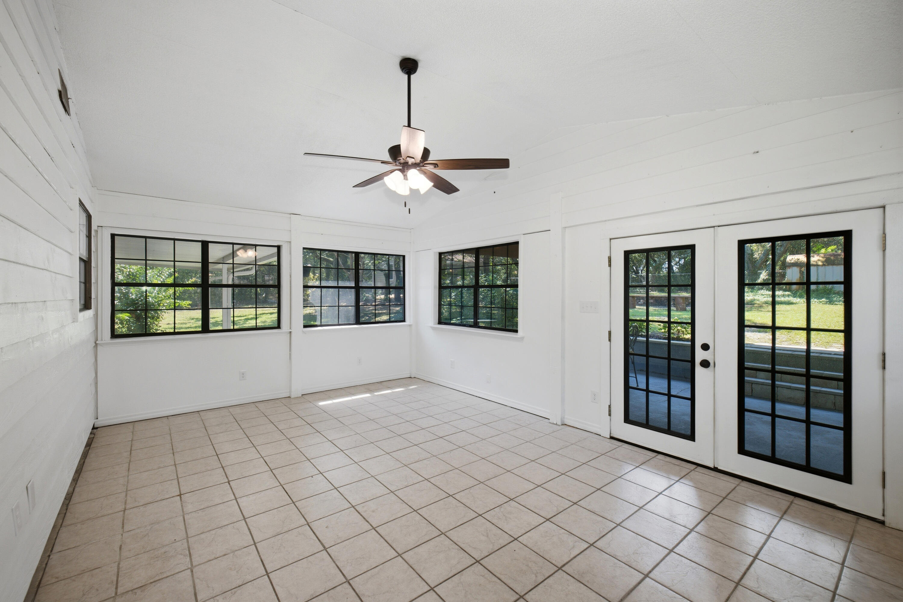 HICKORY SHORES - Residential