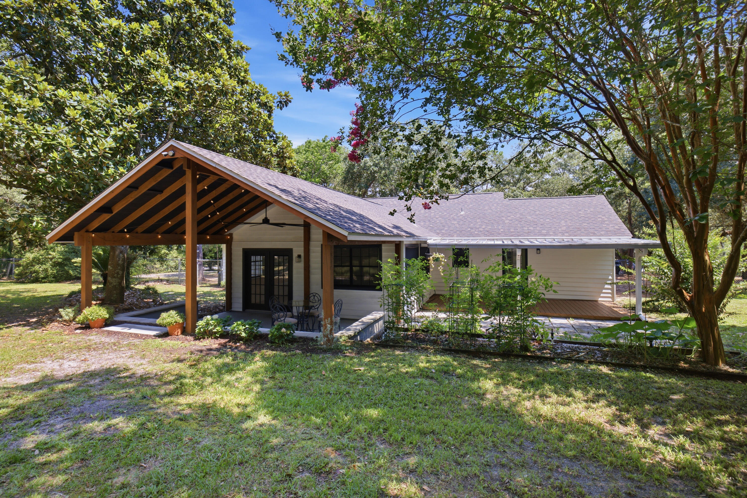 HICKORY SHORES - Residential