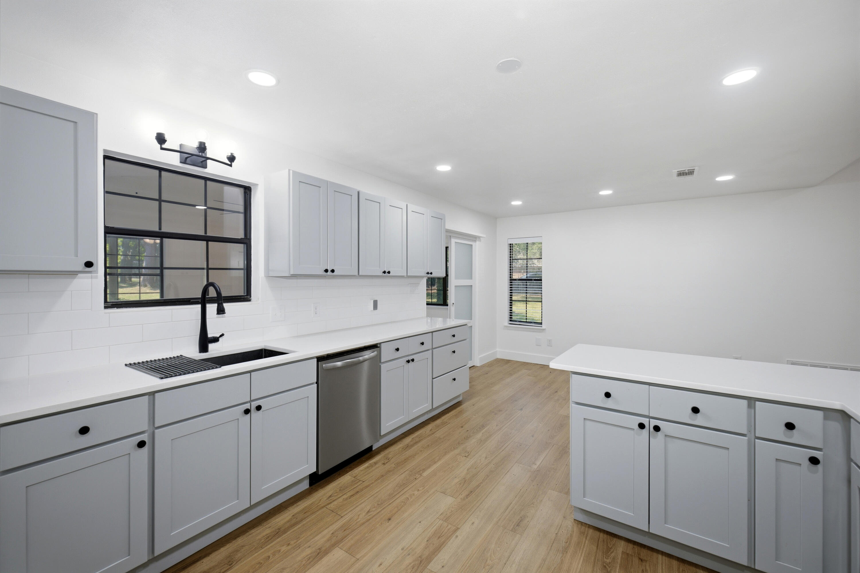 HICKORY SHORES - Residential