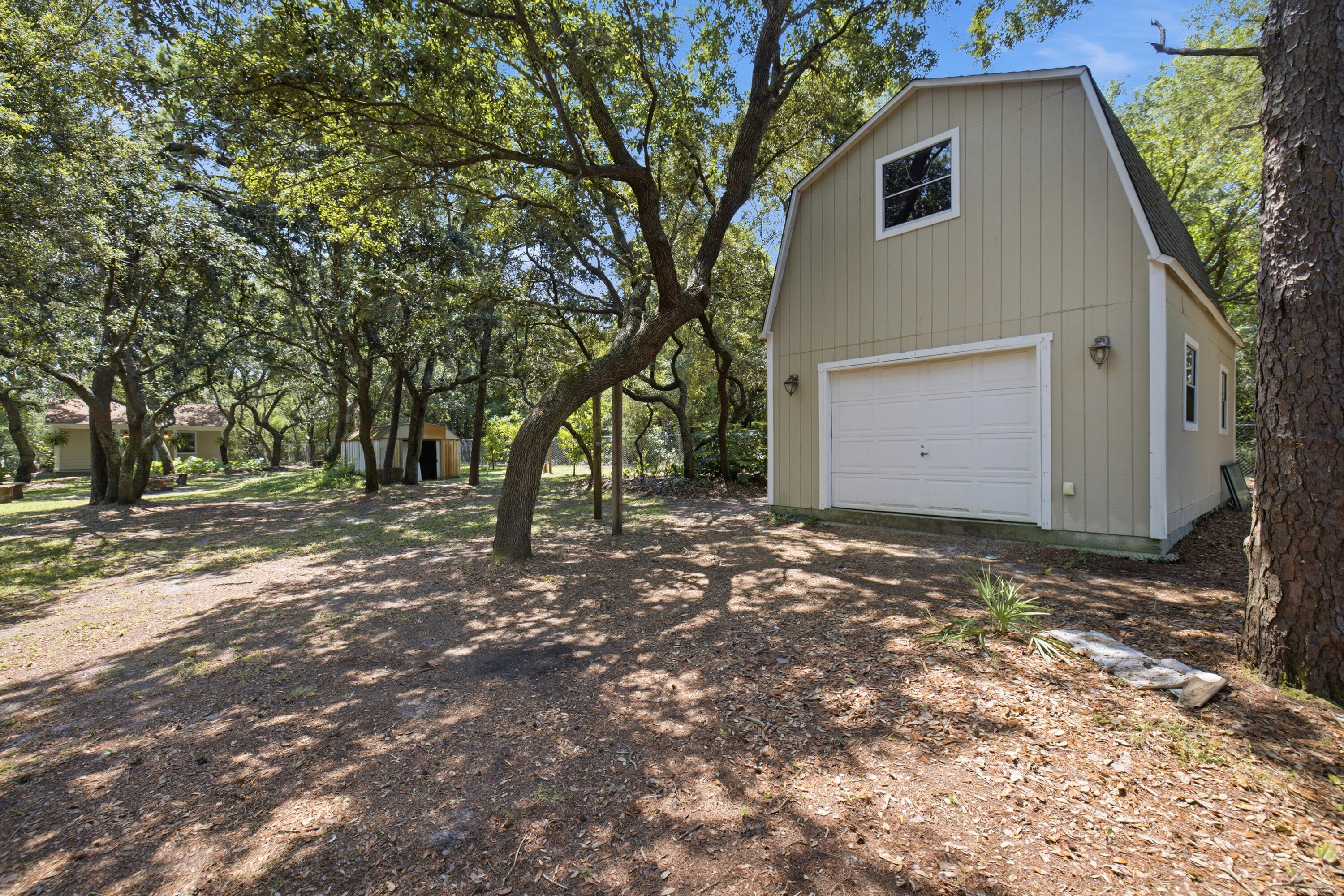 HICKORY SHORES - Residential