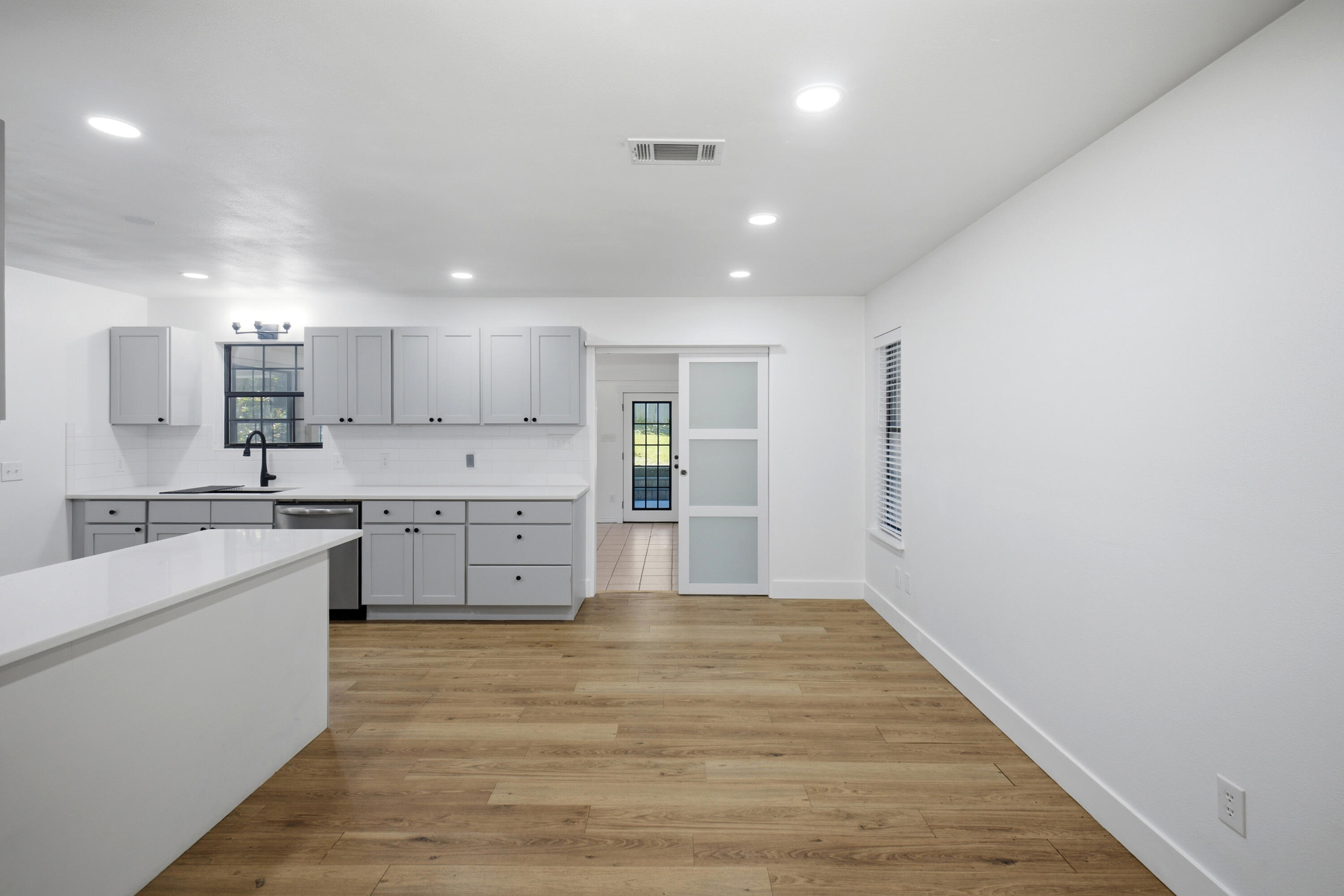 HICKORY SHORES - Residential
