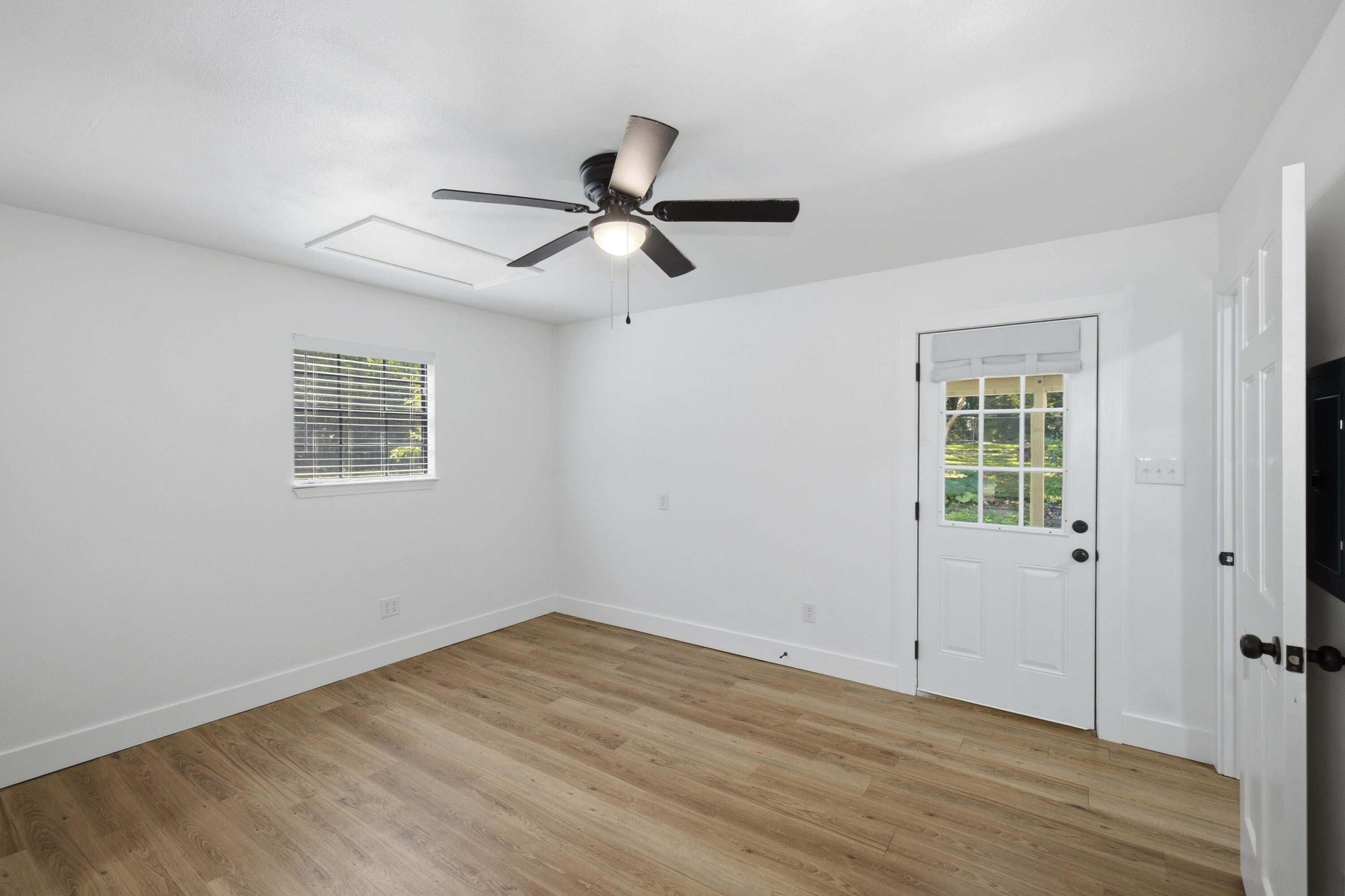 HICKORY SHORES - Residential