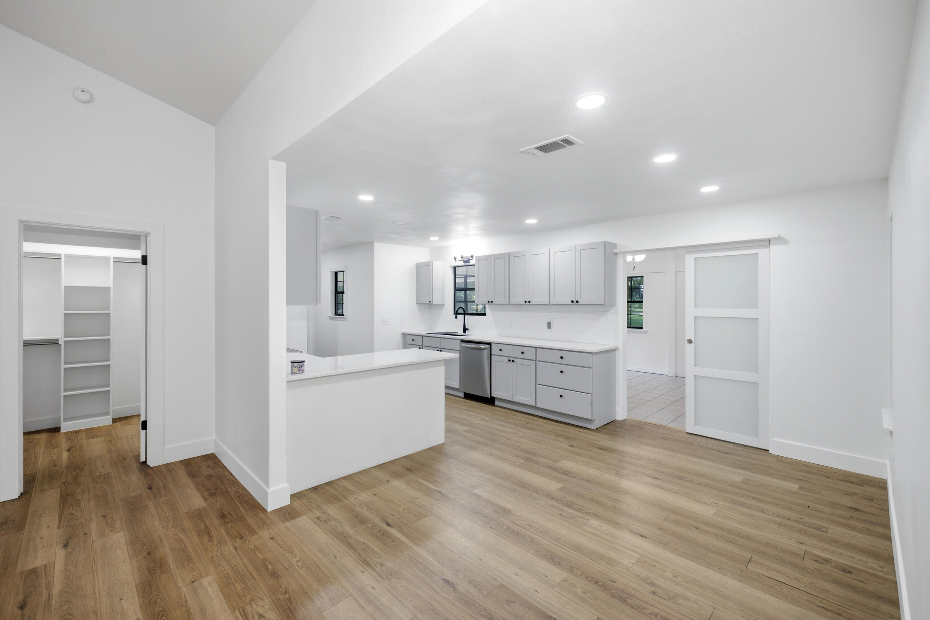 HICKORY SHORES - Residential