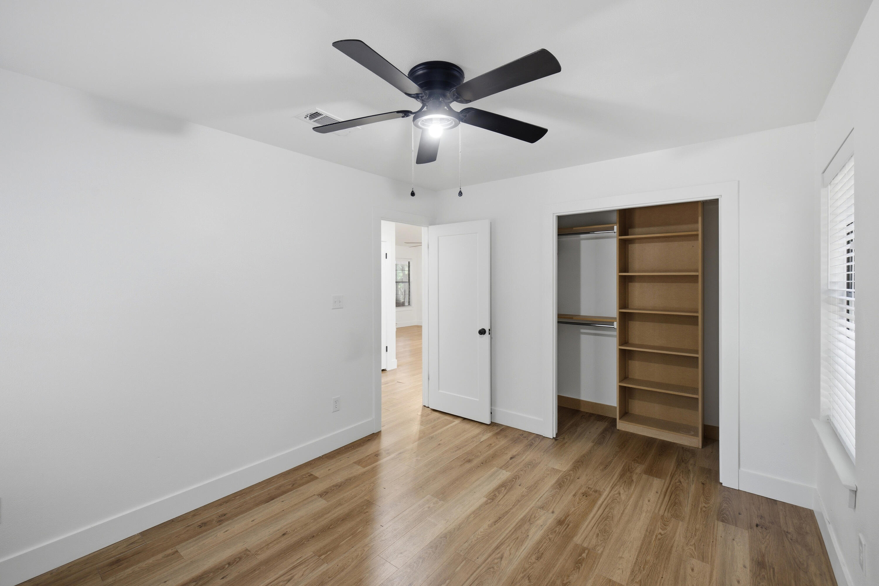 HICKORY SHORES - Residential