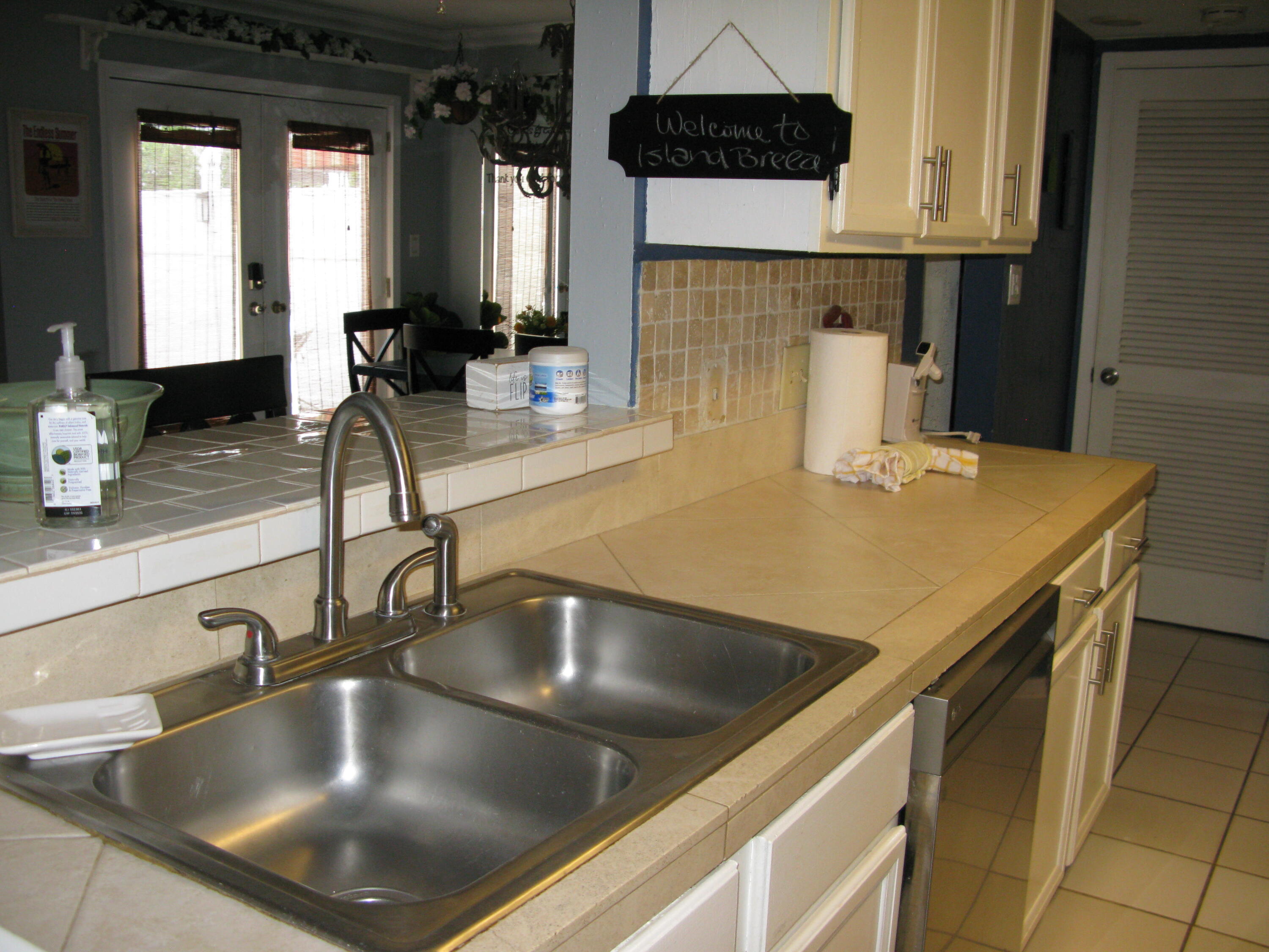 ANGLER AVENUE - Residential