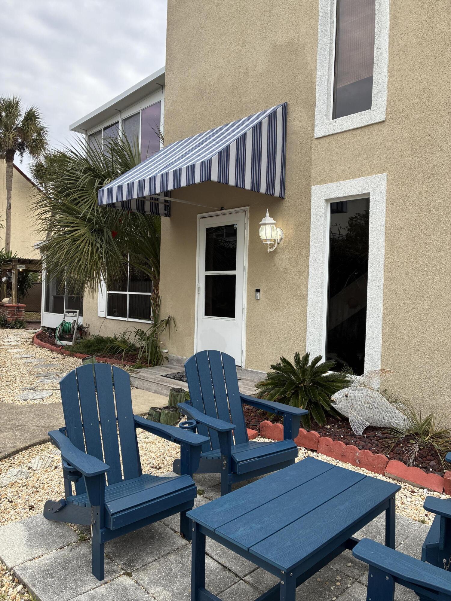 ANGLER AVENUE - Residential