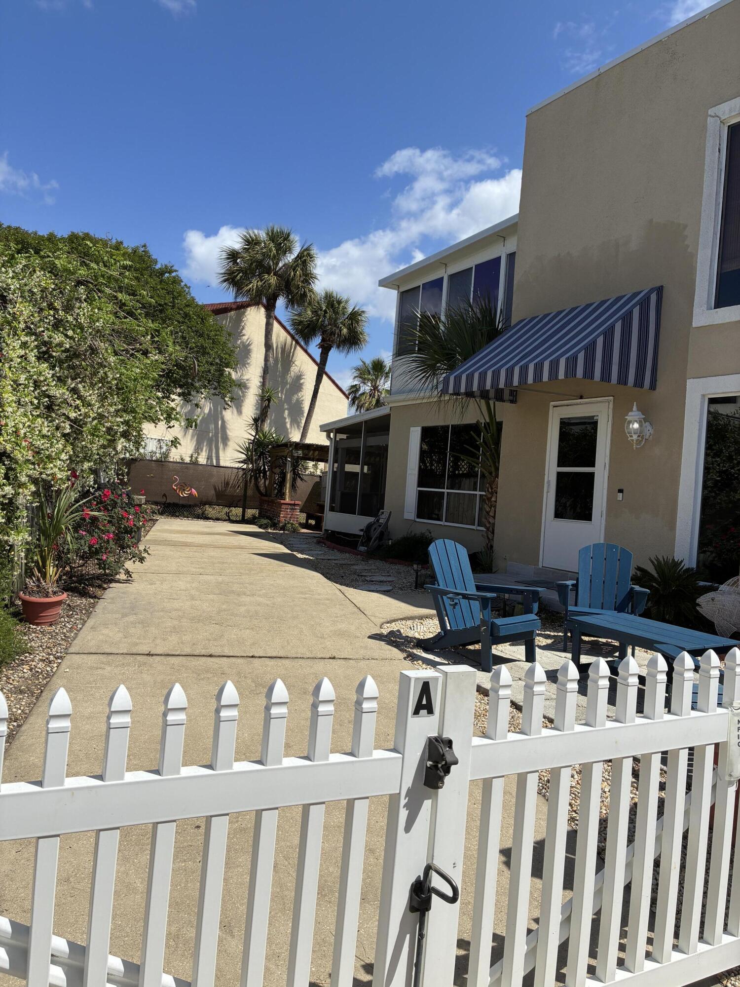 ANGLER AVENUE - Residential