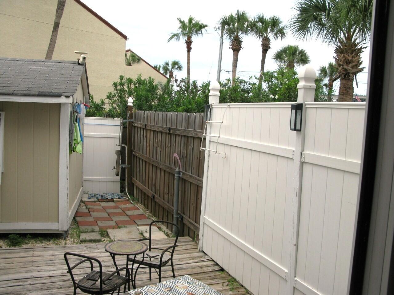 ANGLER AVENUE - Residential
