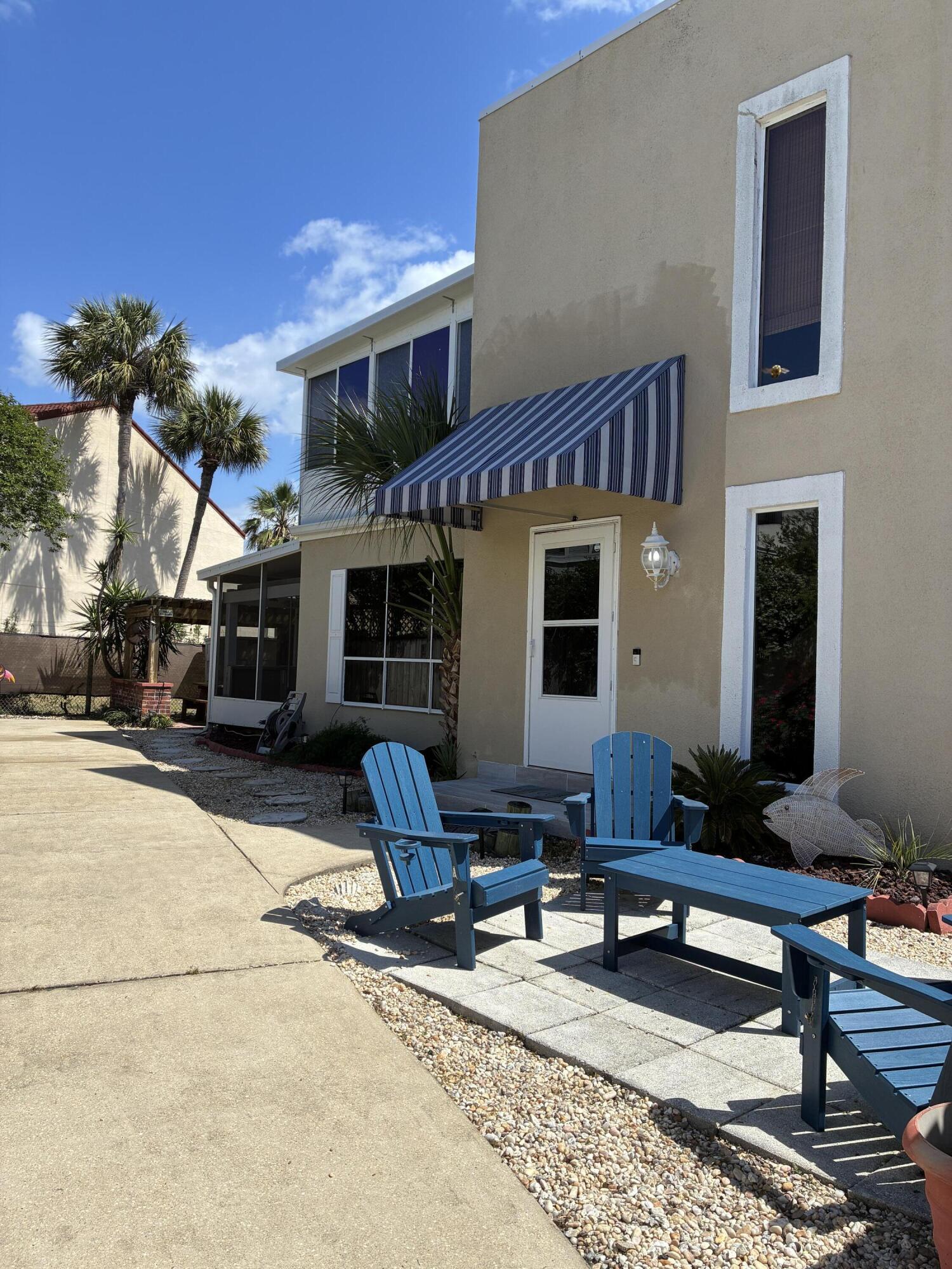 ANGLER AVENUE - Residential