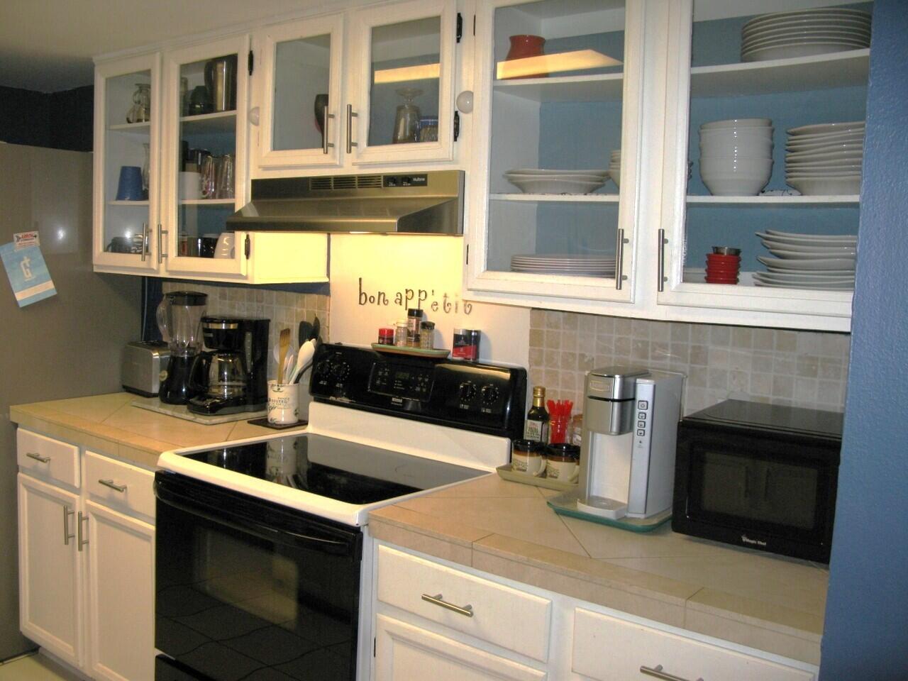 ANGLER AVENUE - Residential