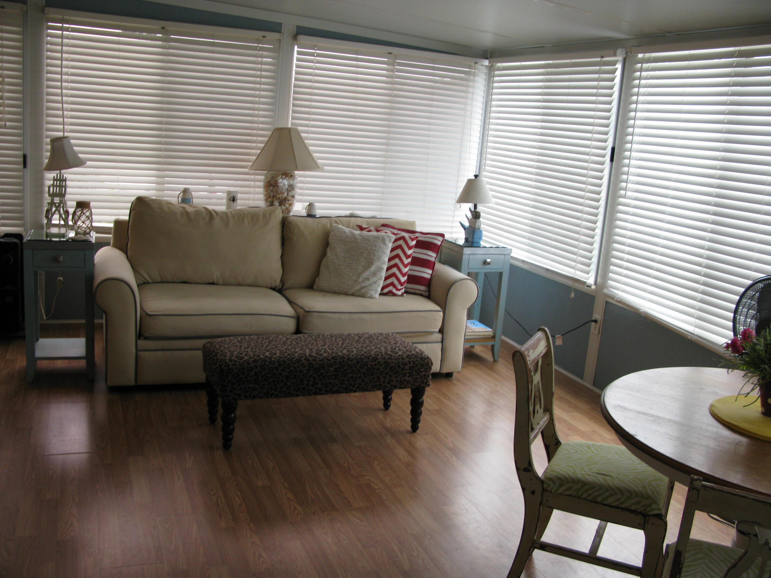 ANGLER AVENUE - Residential