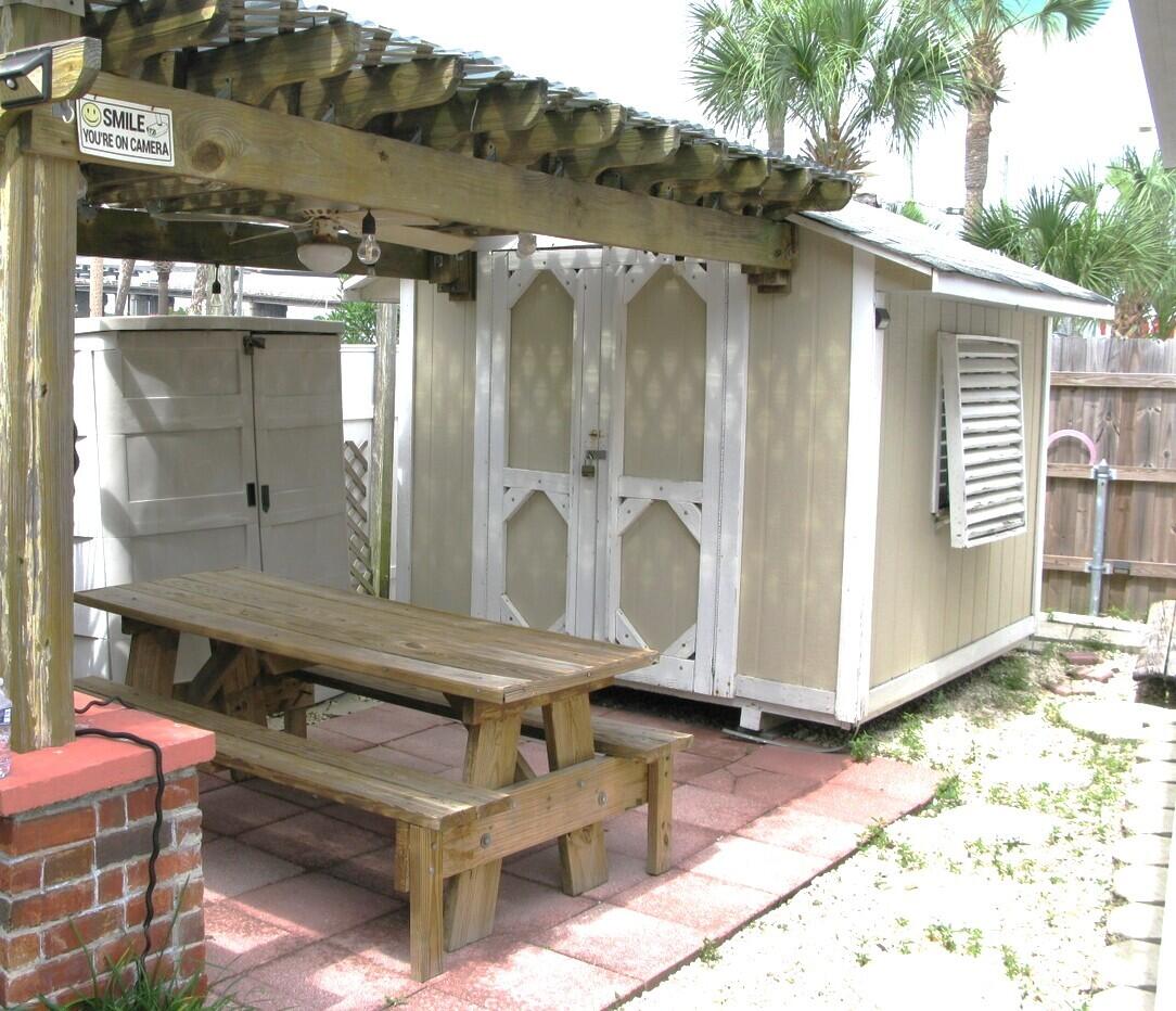 ANGLER AVENUE - Residential
