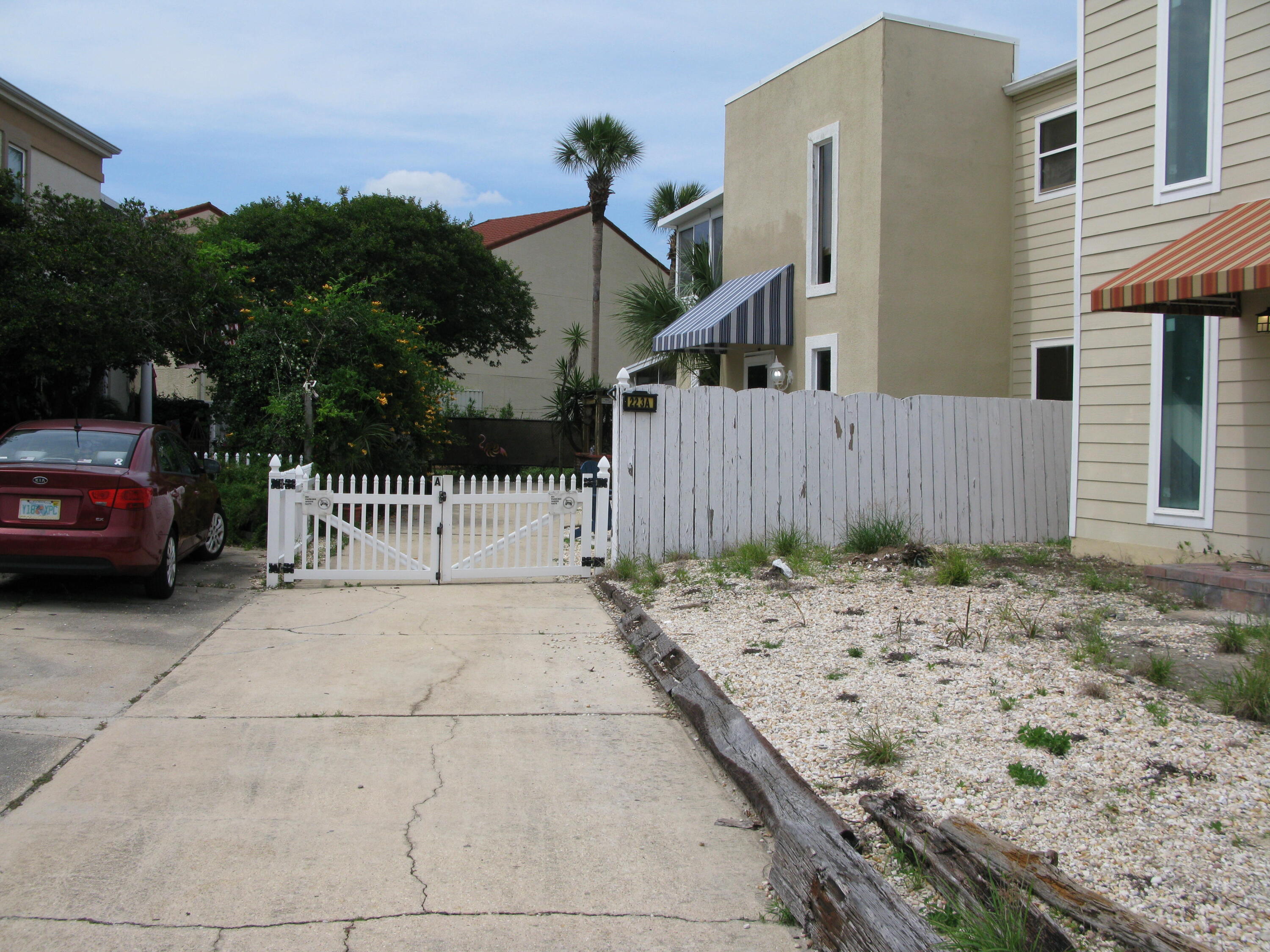 ANGLER AVENUE - Residential