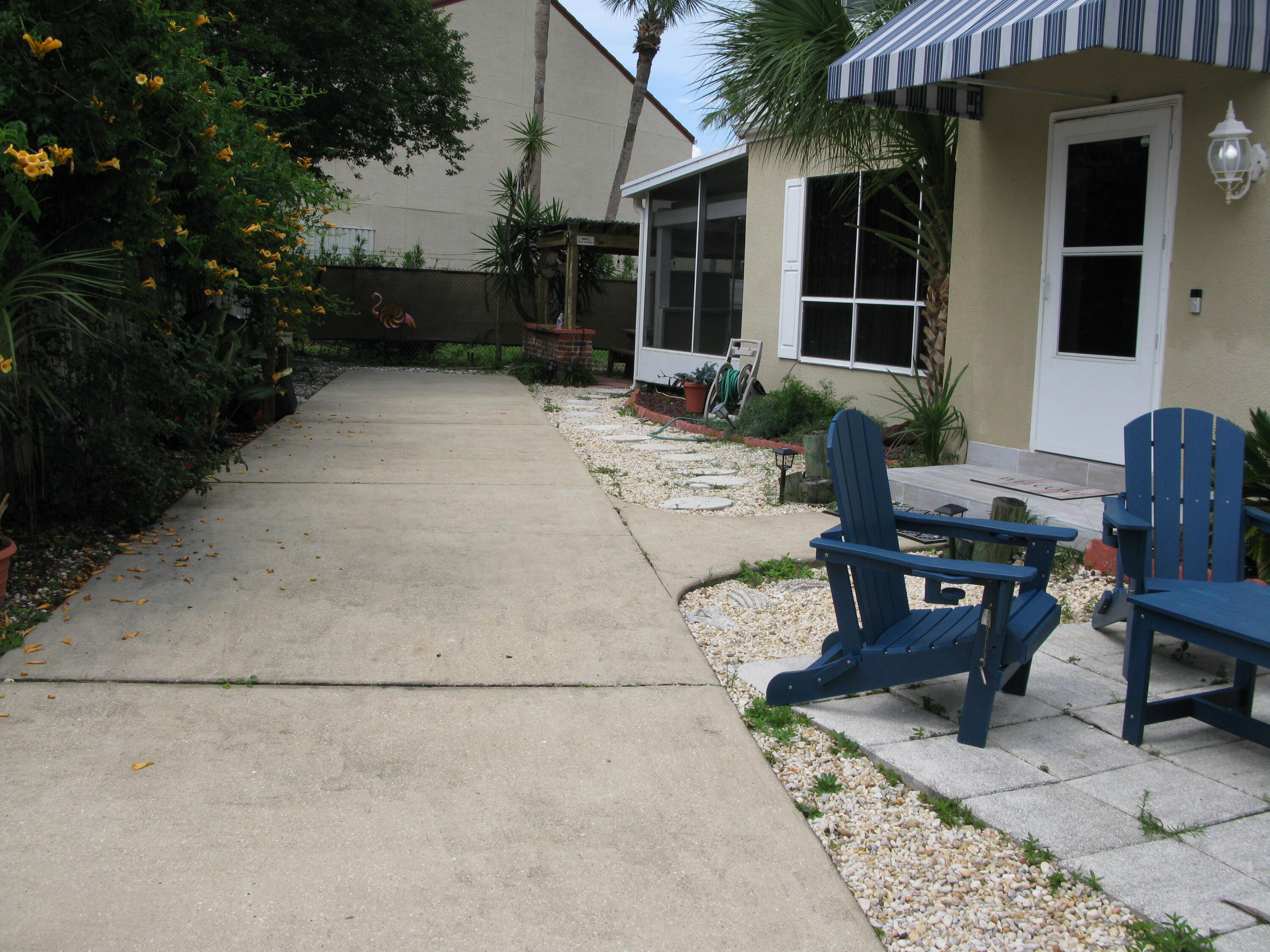 ANGLER AVENUE - Residential